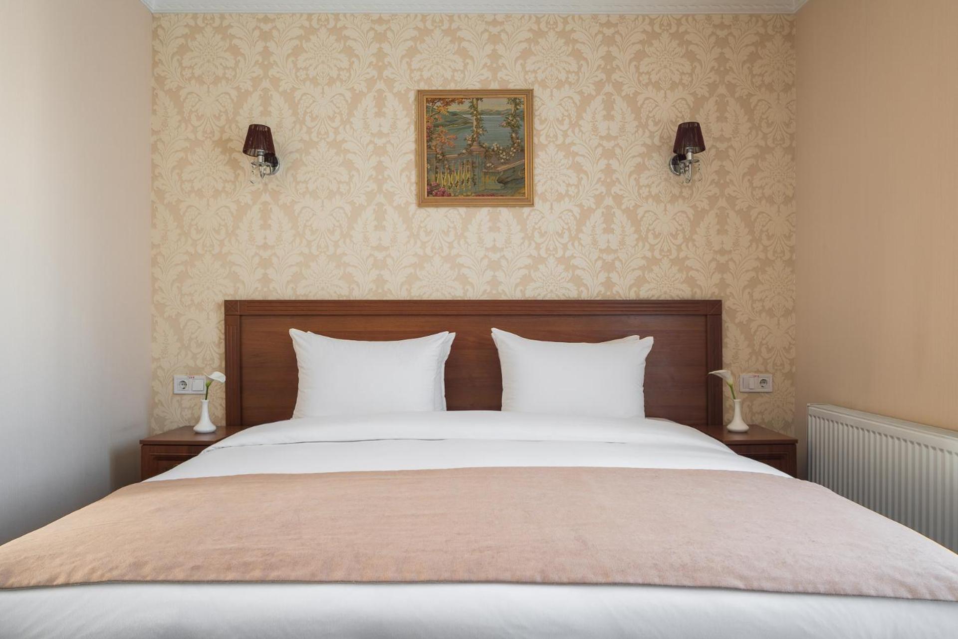 Double or Twin Room - Photo 3