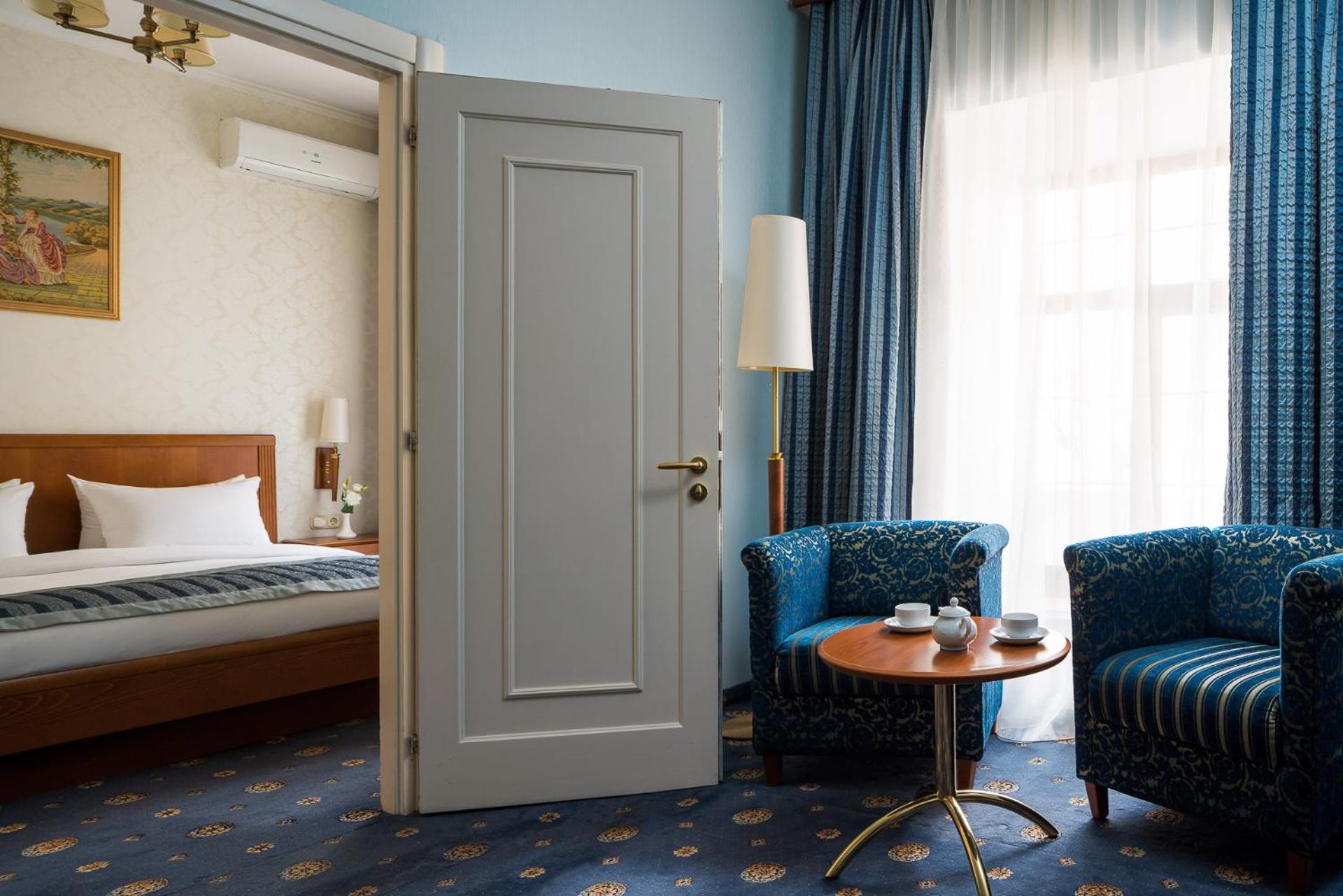 Suite - Photo 3