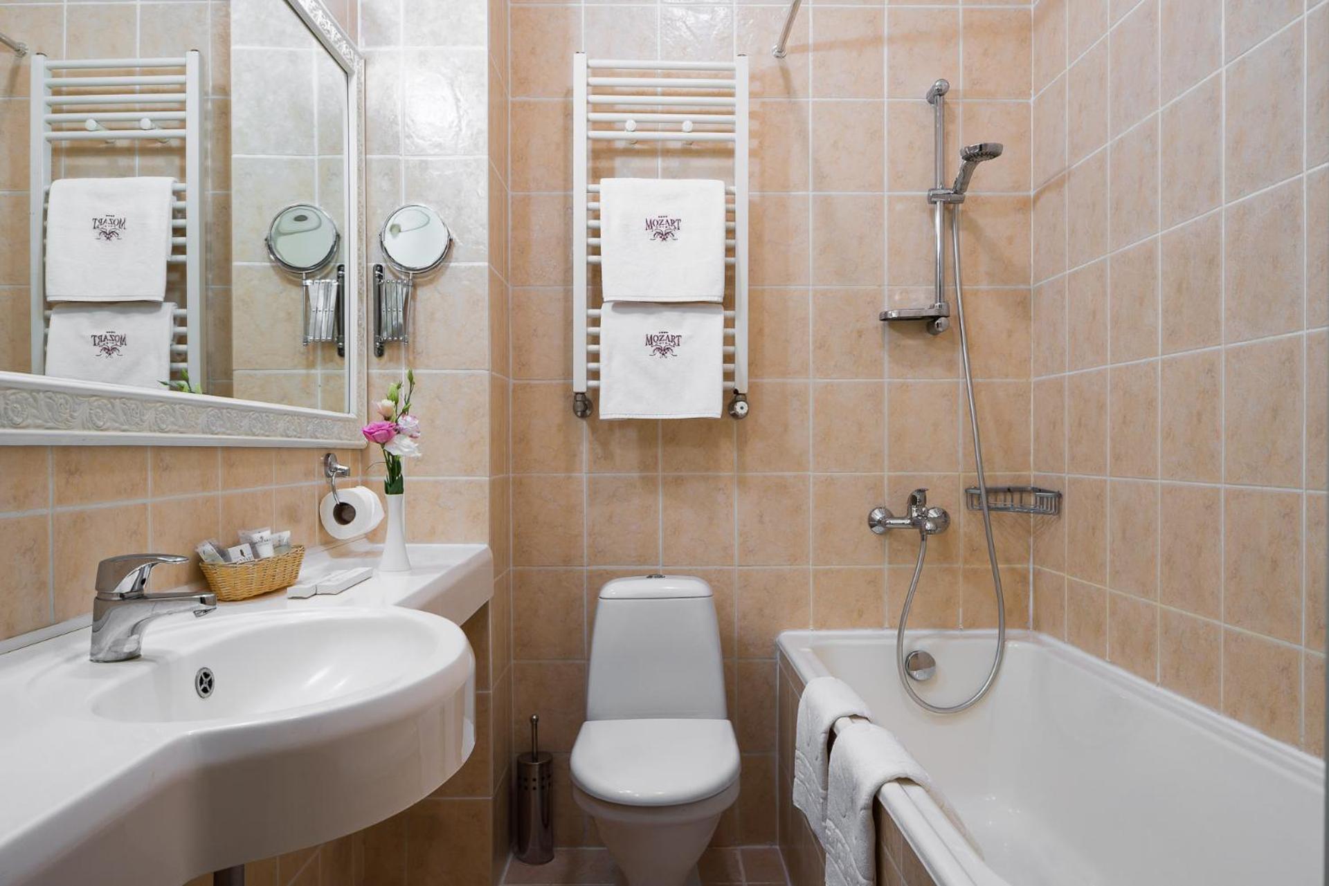 Double or Twin Room - Photo 4