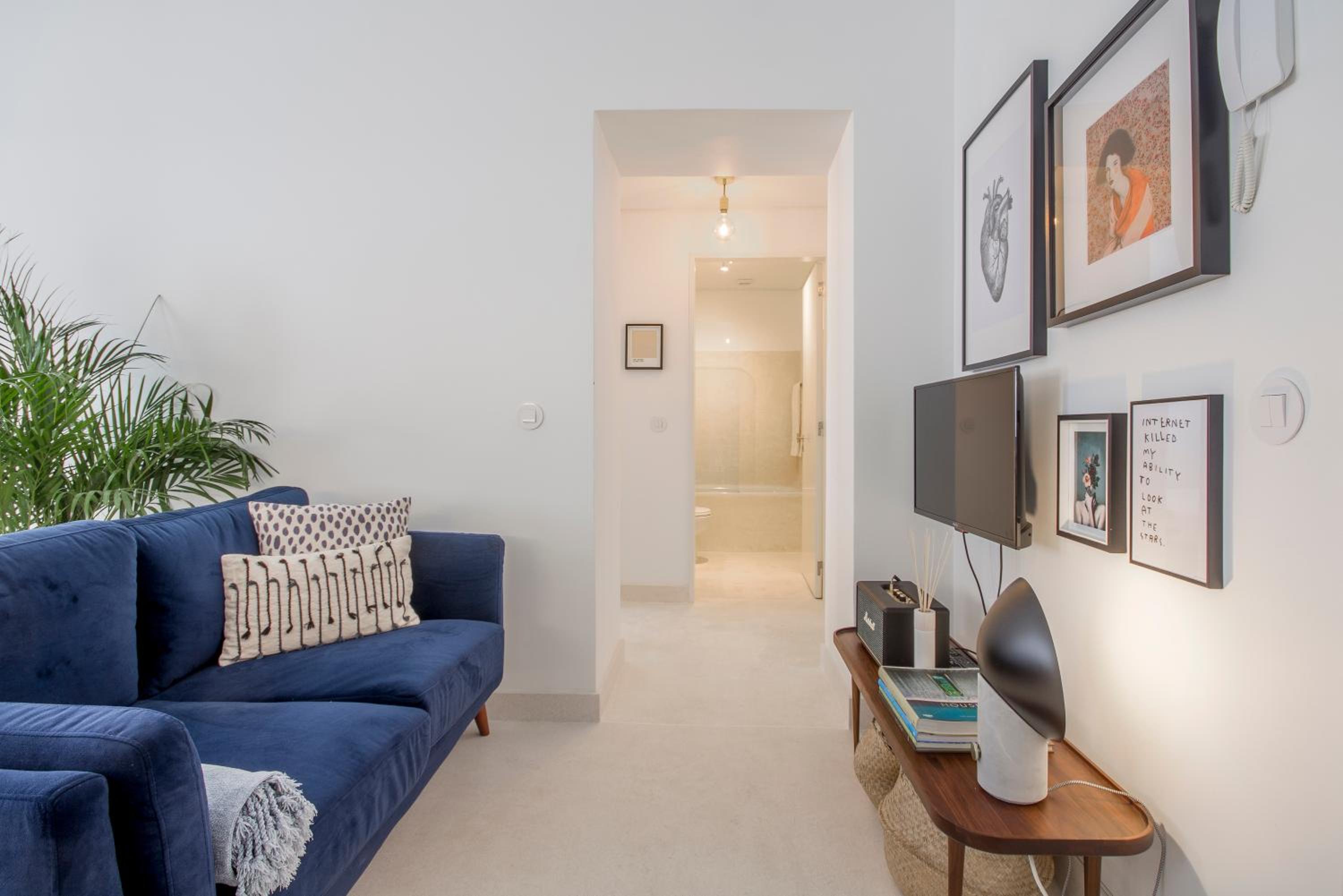 One-Bedroom Apartment - Photo 8