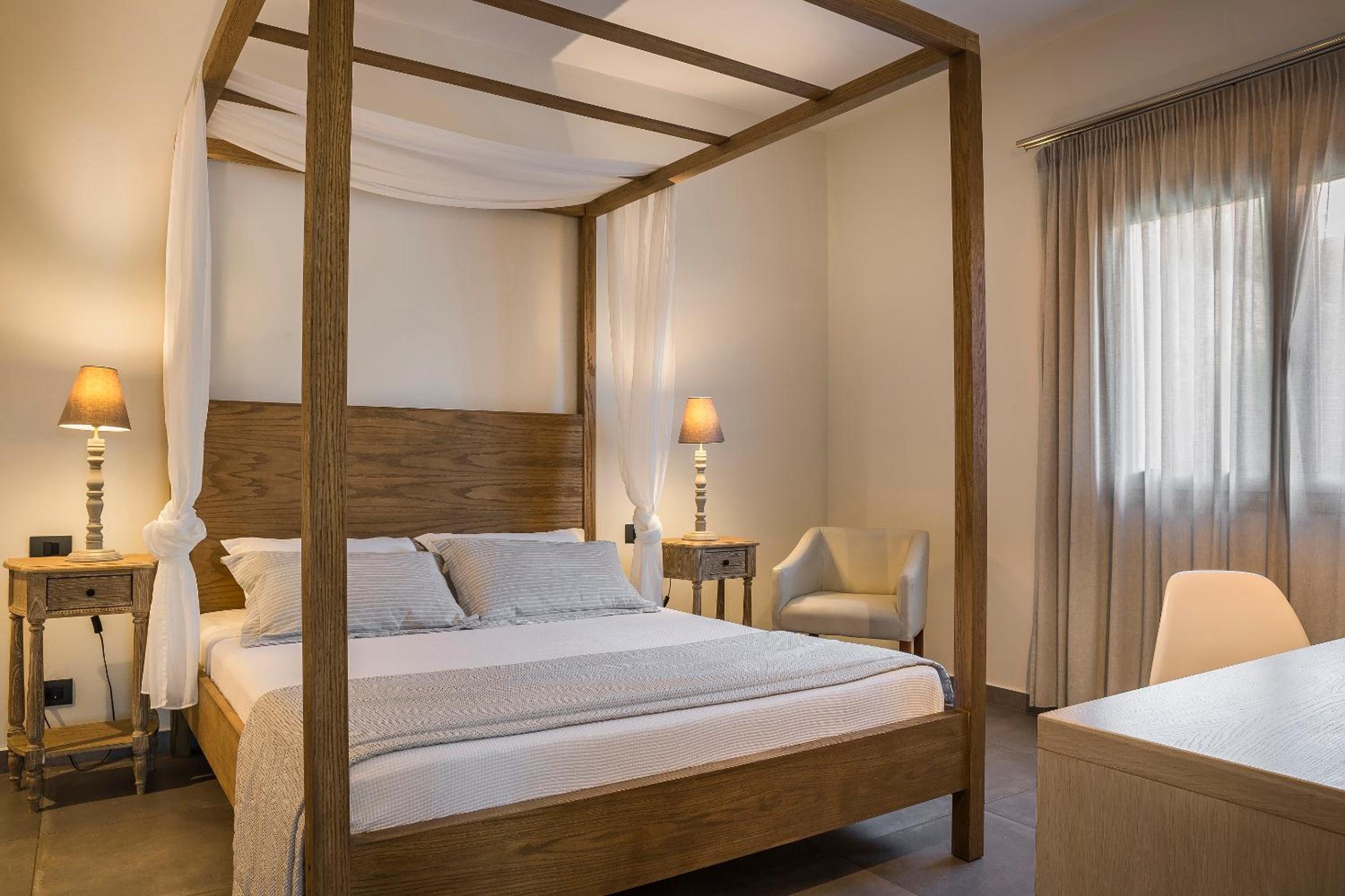Superior Suite - Photo 13