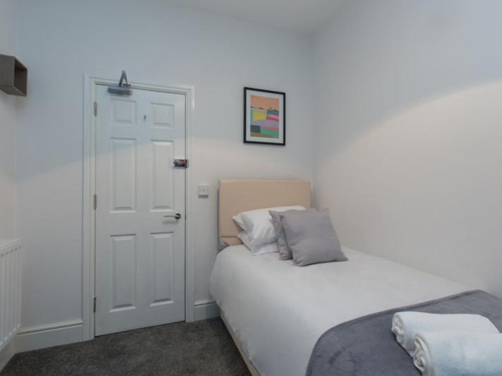 Single Room with Shared Bathroom photo 1
