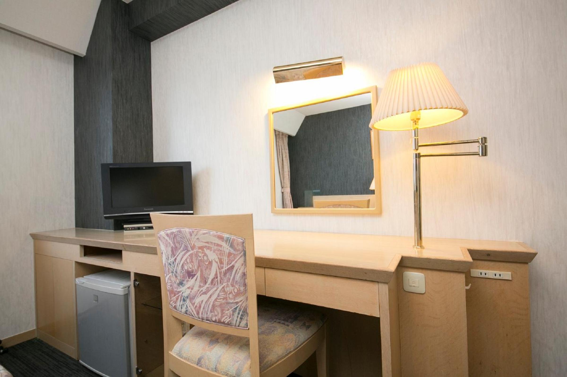Twin Room - Non-Smoking - East Building - Photo 2