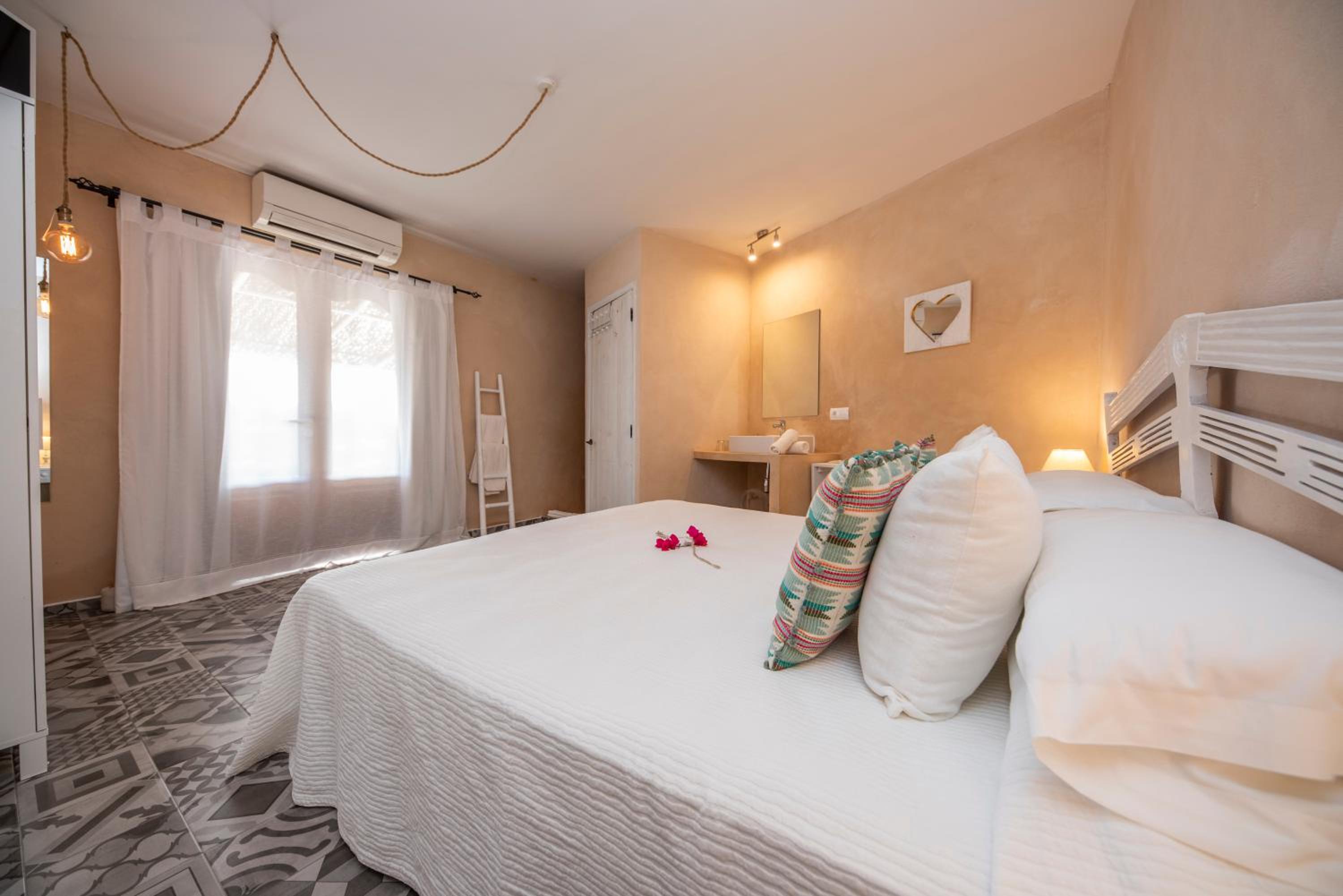 Standard Queen Room photo 2