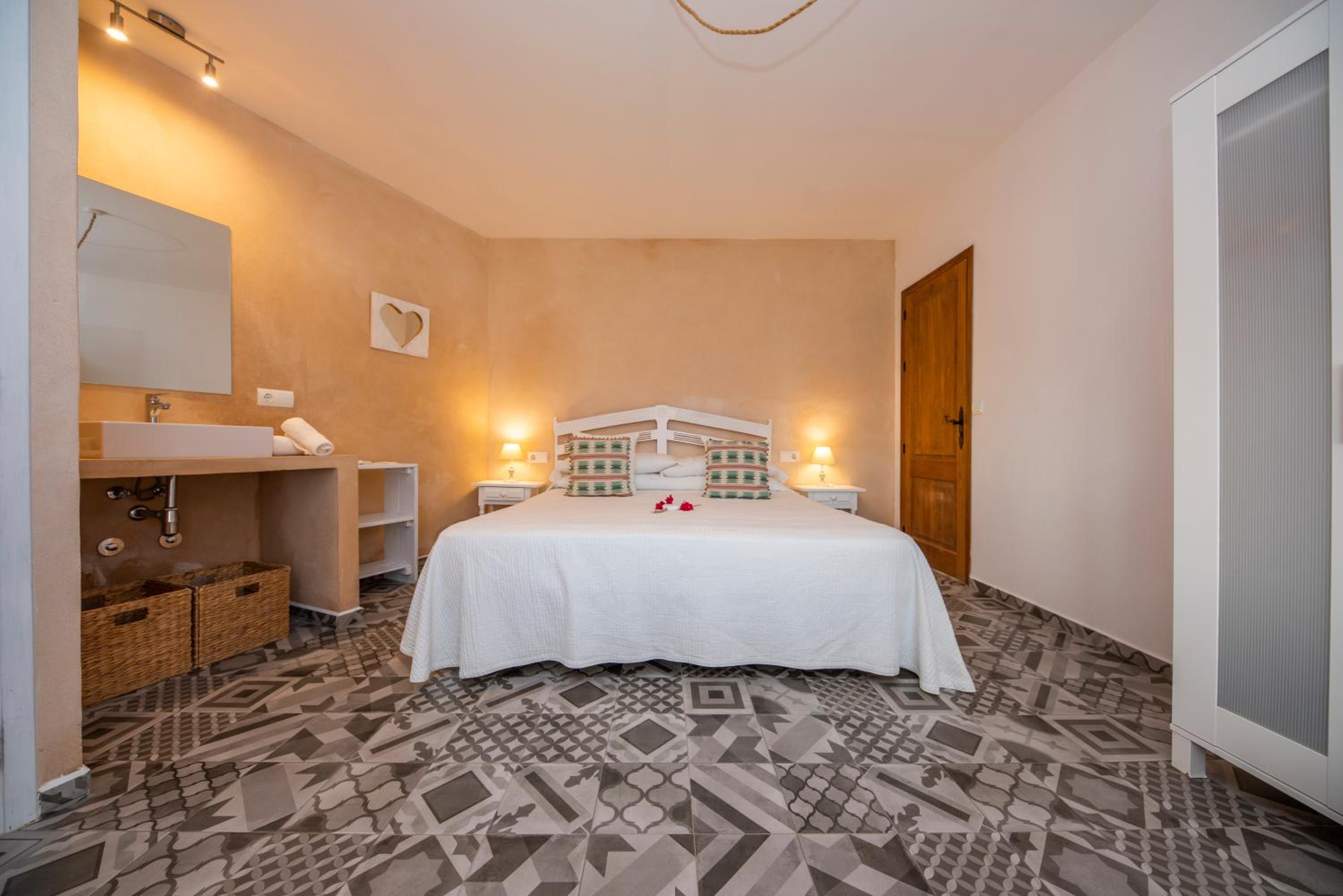 Standard Queen Room photo 3