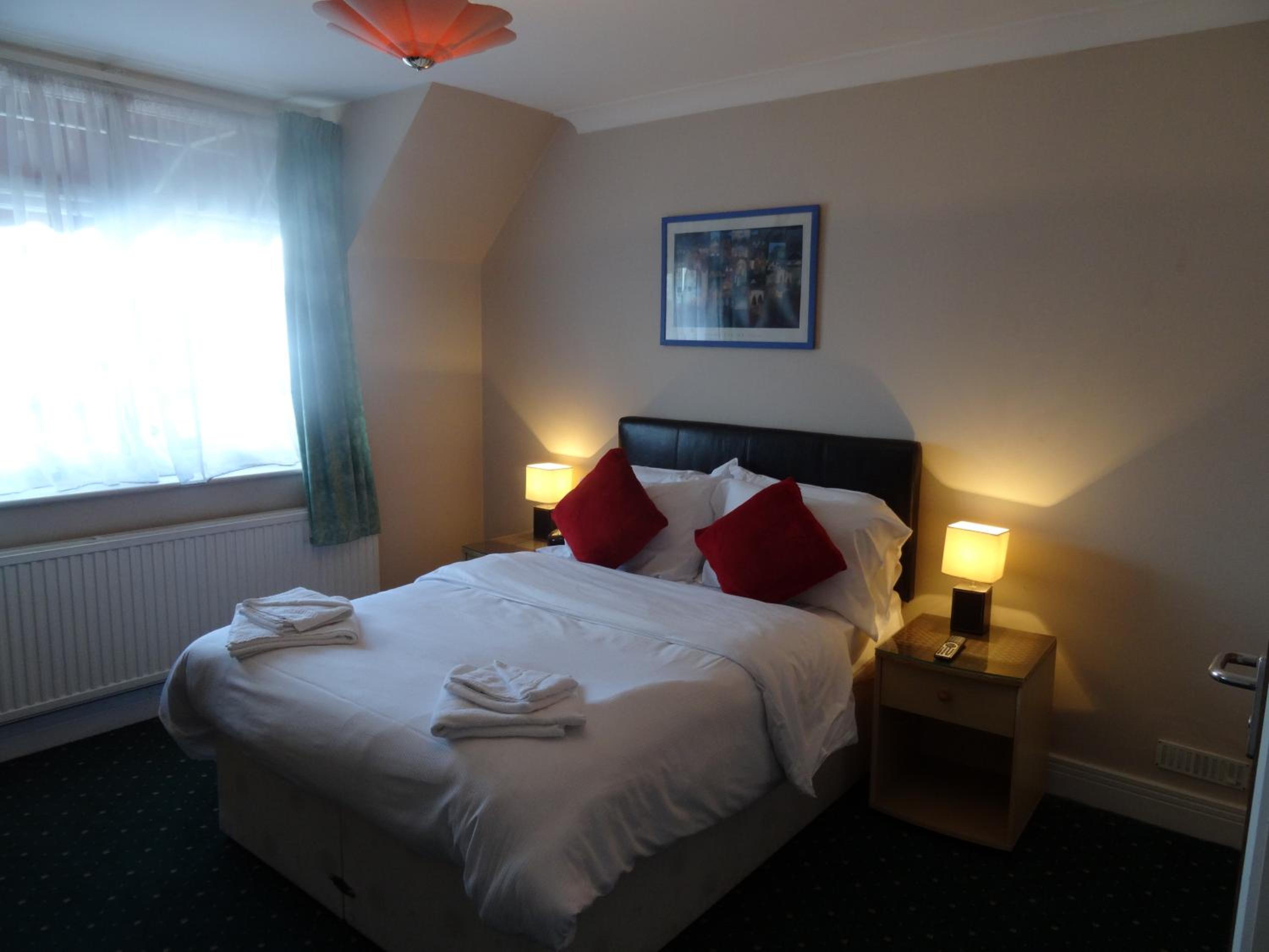 Double Room with Private Bathroom - Photo 6