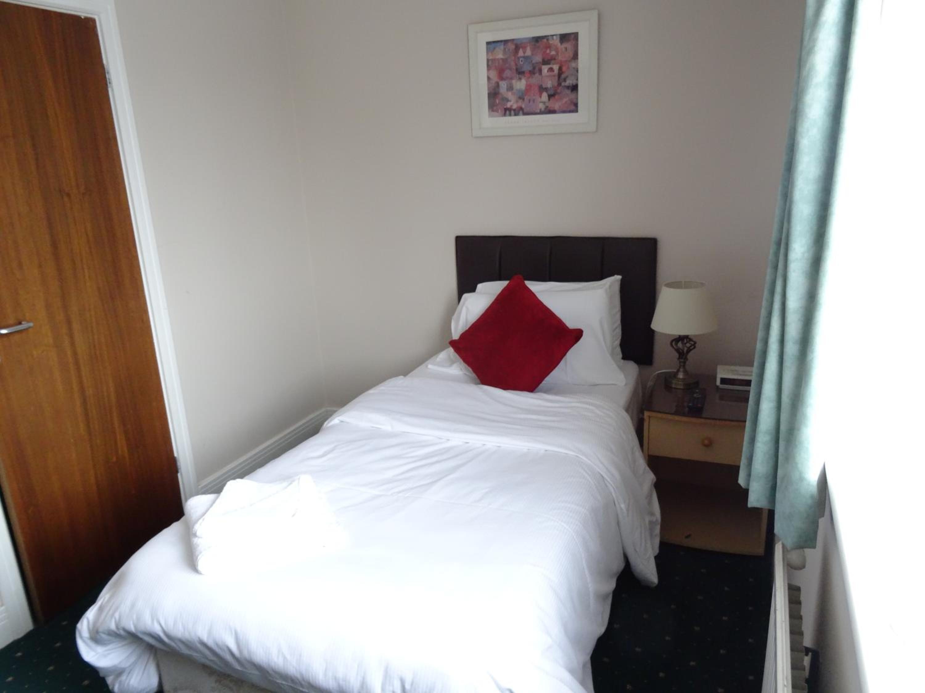 Single Room with Shared Bathroom photo 3