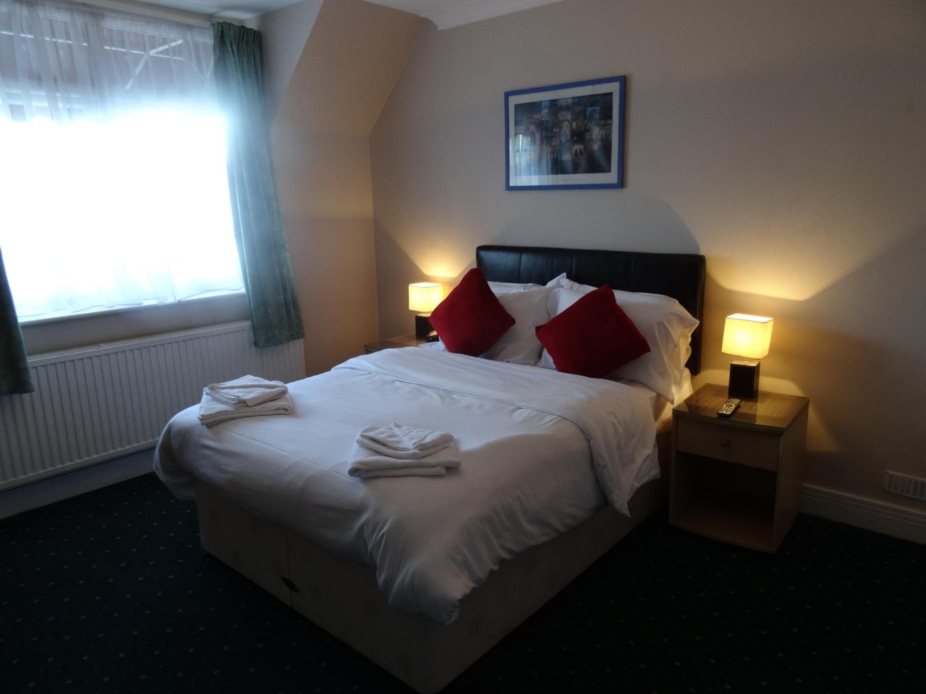 Double Room with Private Bathroom - Photo 7