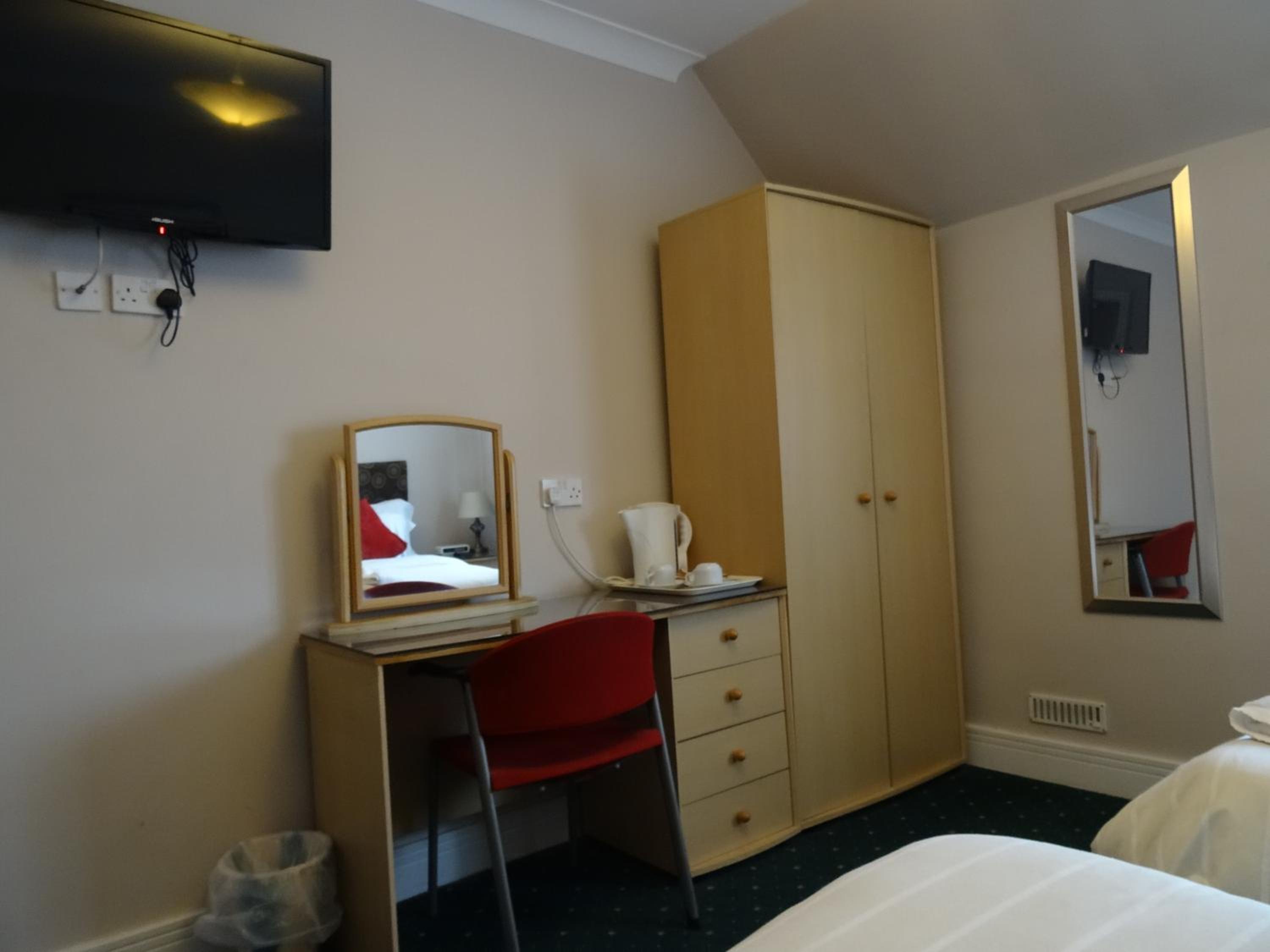 Twin Room with Shared Bathroom photo 3