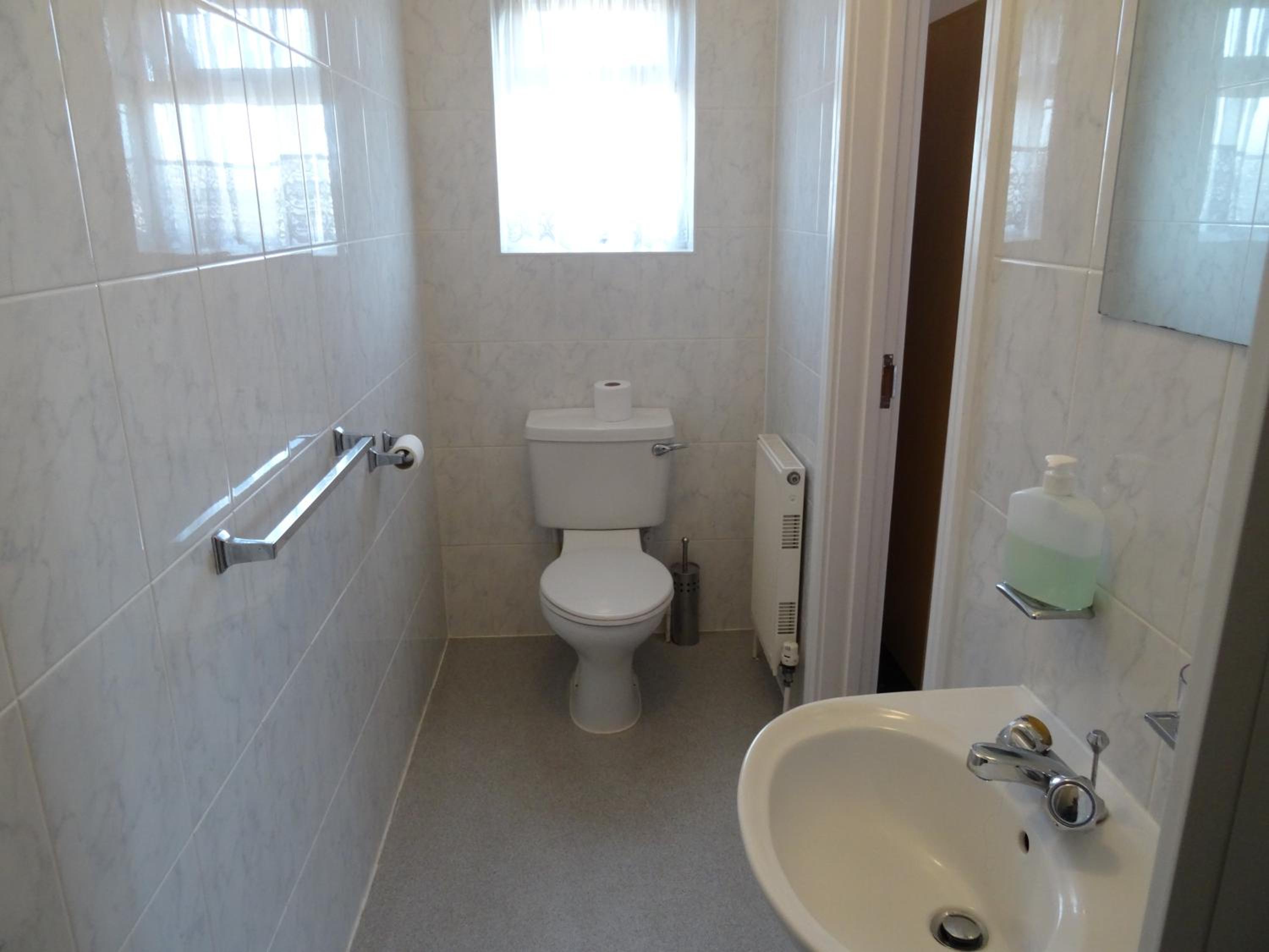 Double Room with Private Bathroom - Photo 3