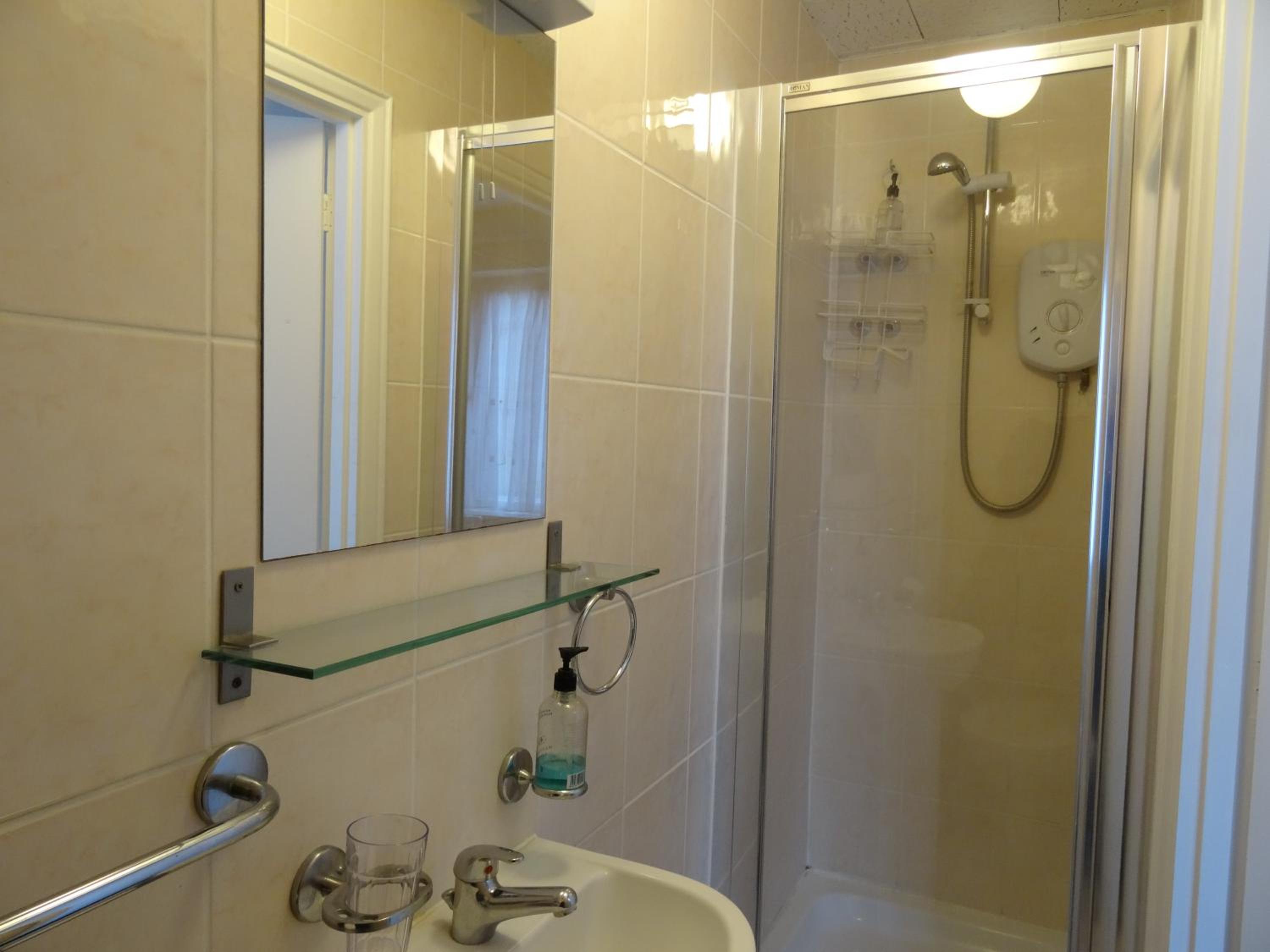 Double Room with Private Bathroom - Photo 5