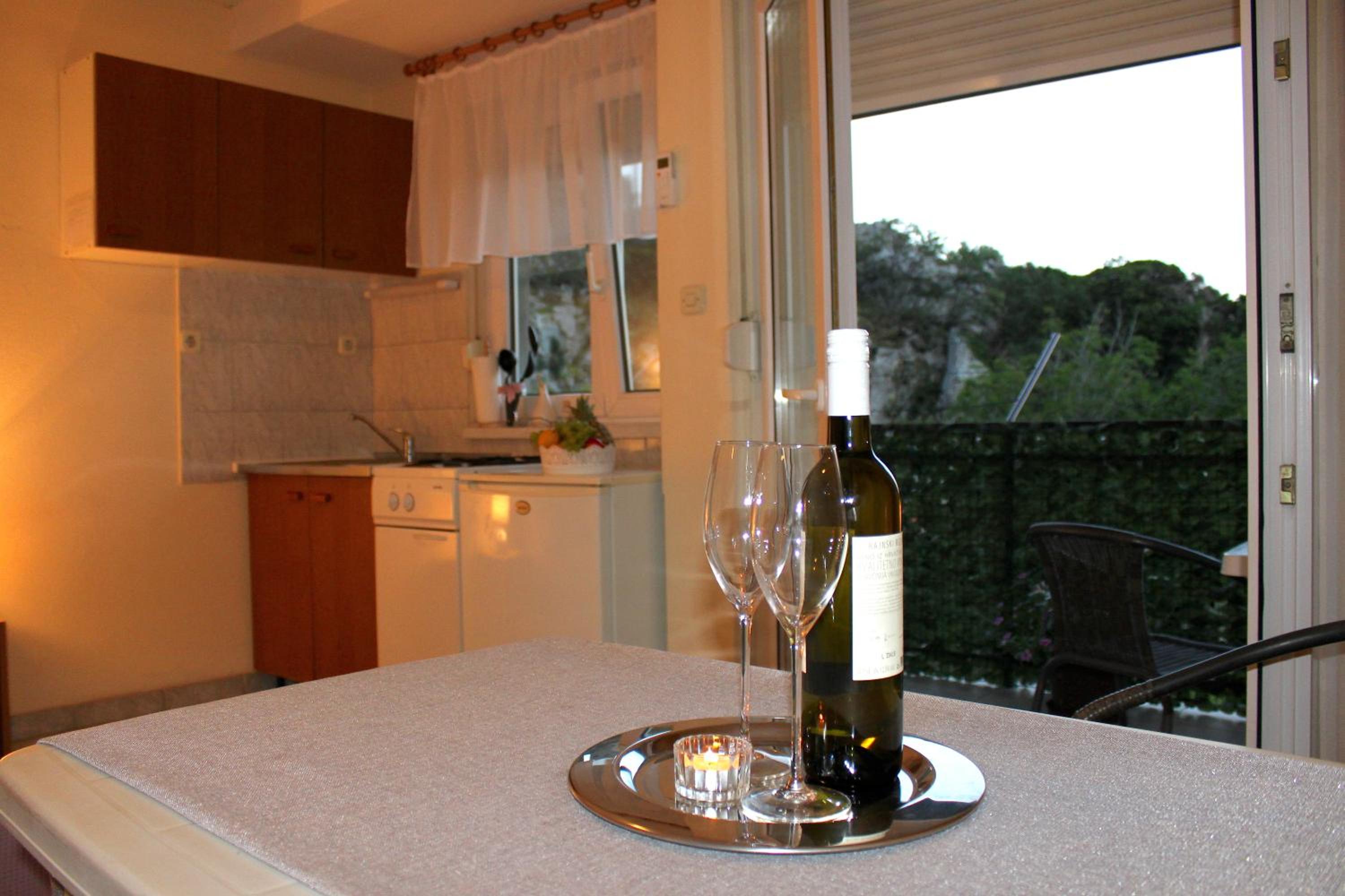 Apartment With Shared Bathroom photo 2