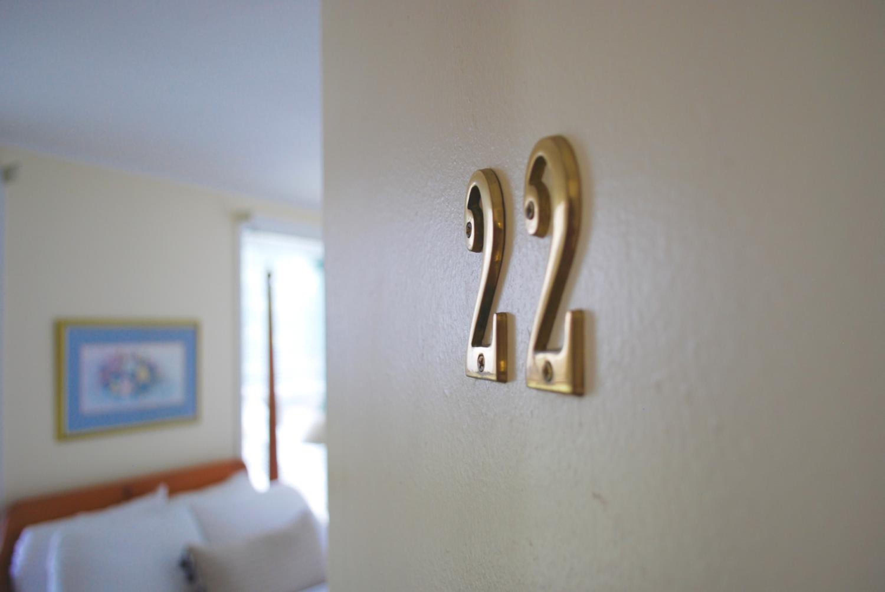 Standard Suite - Photo 5