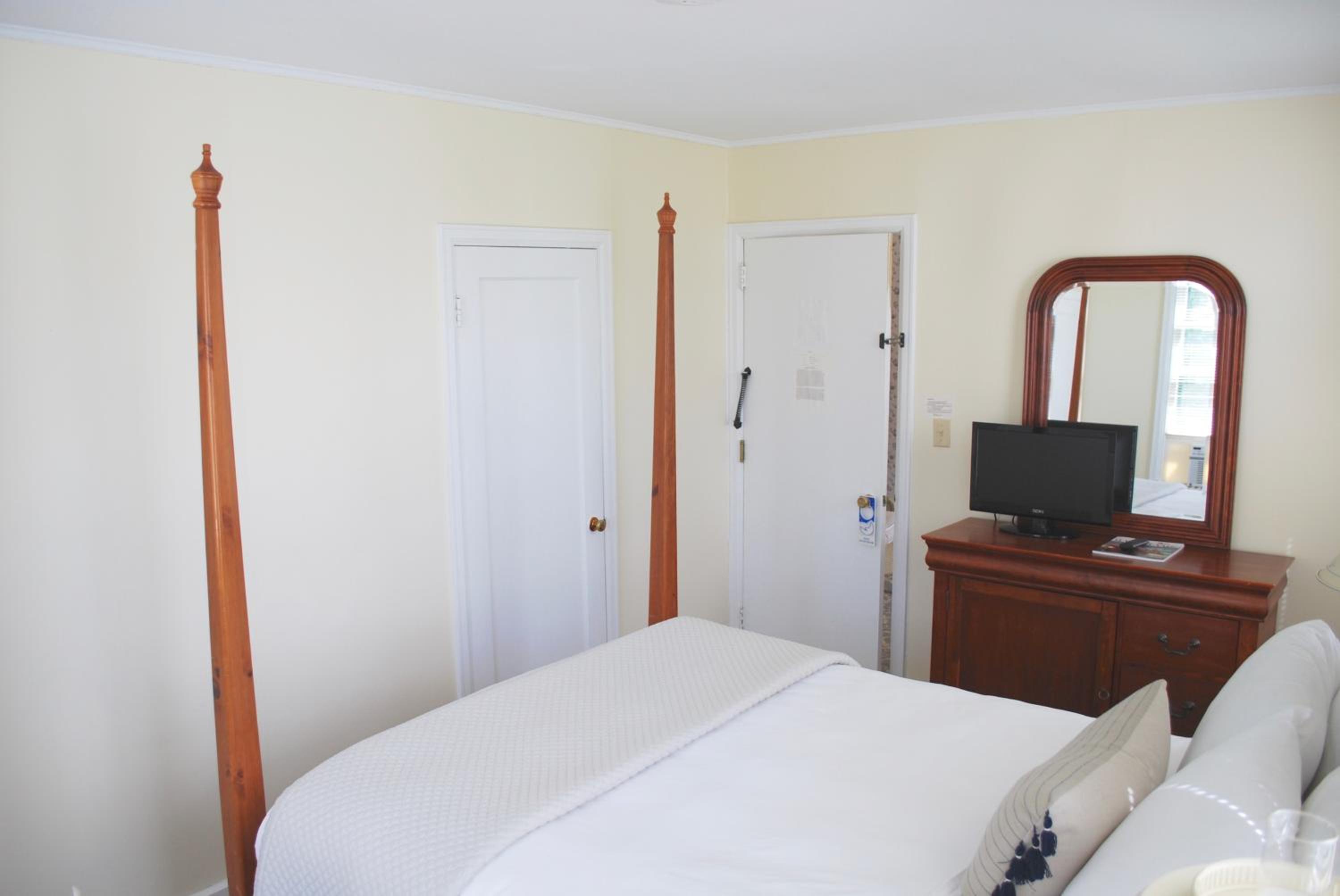 Standard Suite - Photo 1