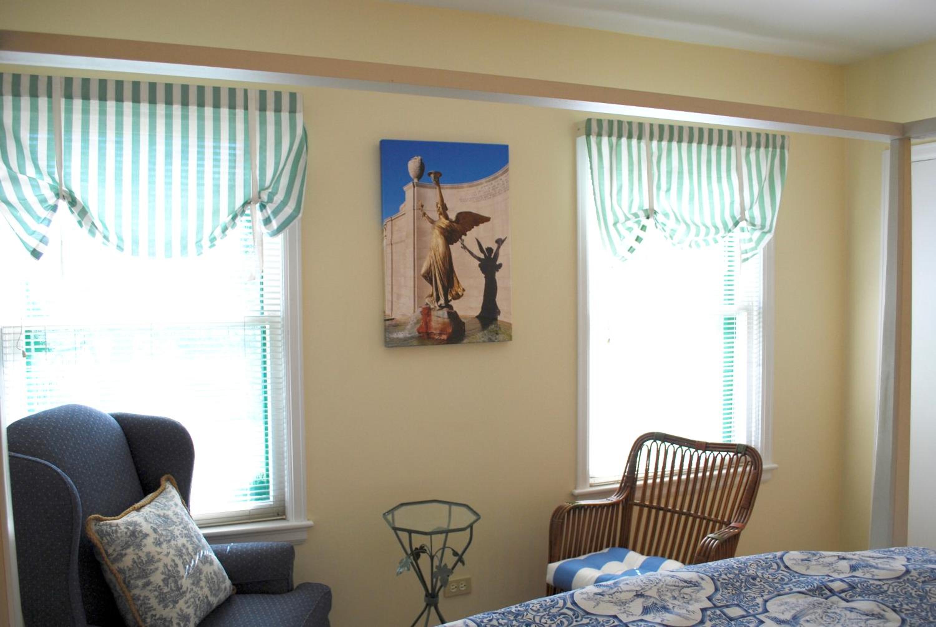 Deluxe King Room - Photo 4