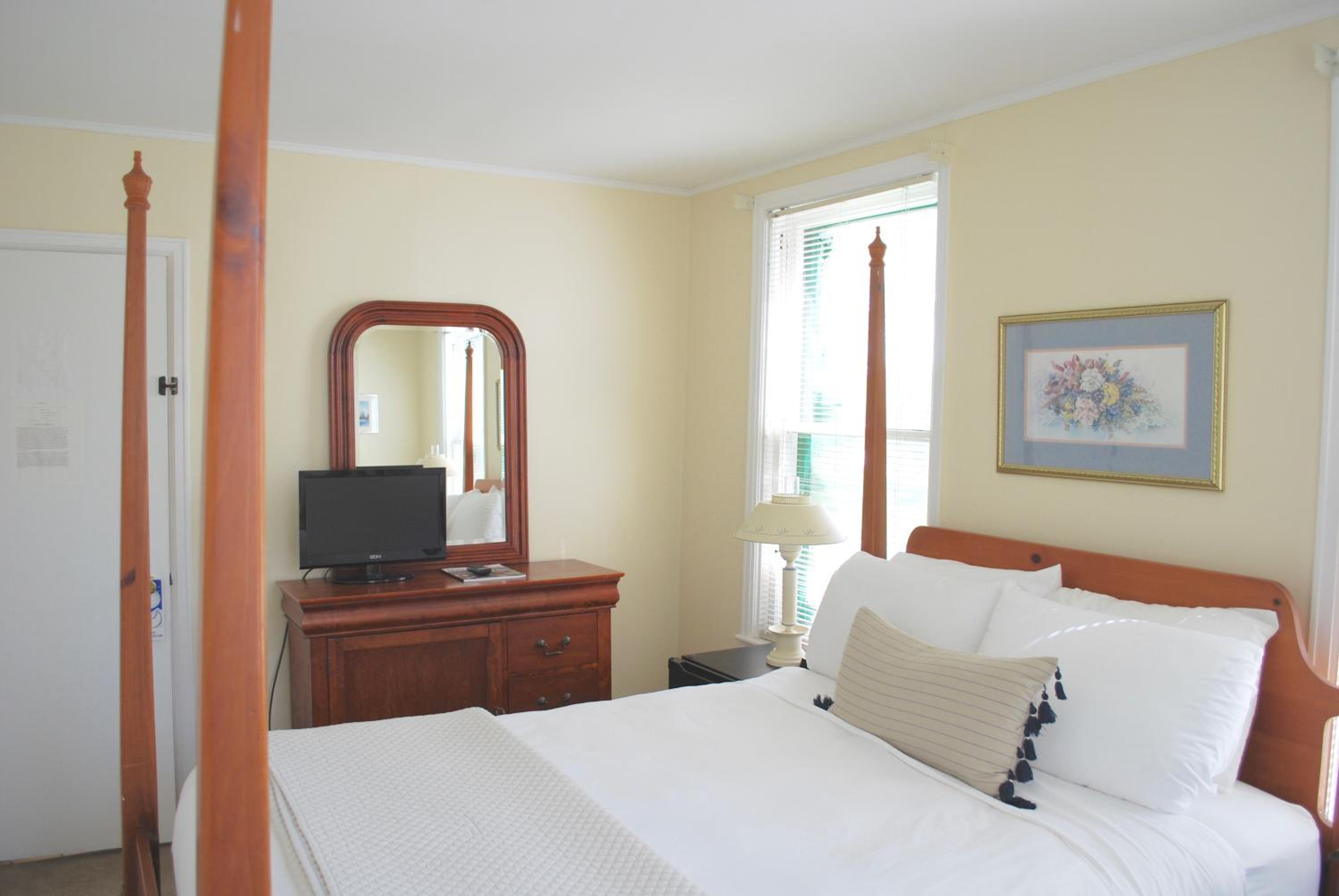 Standard Suite - Photo 2