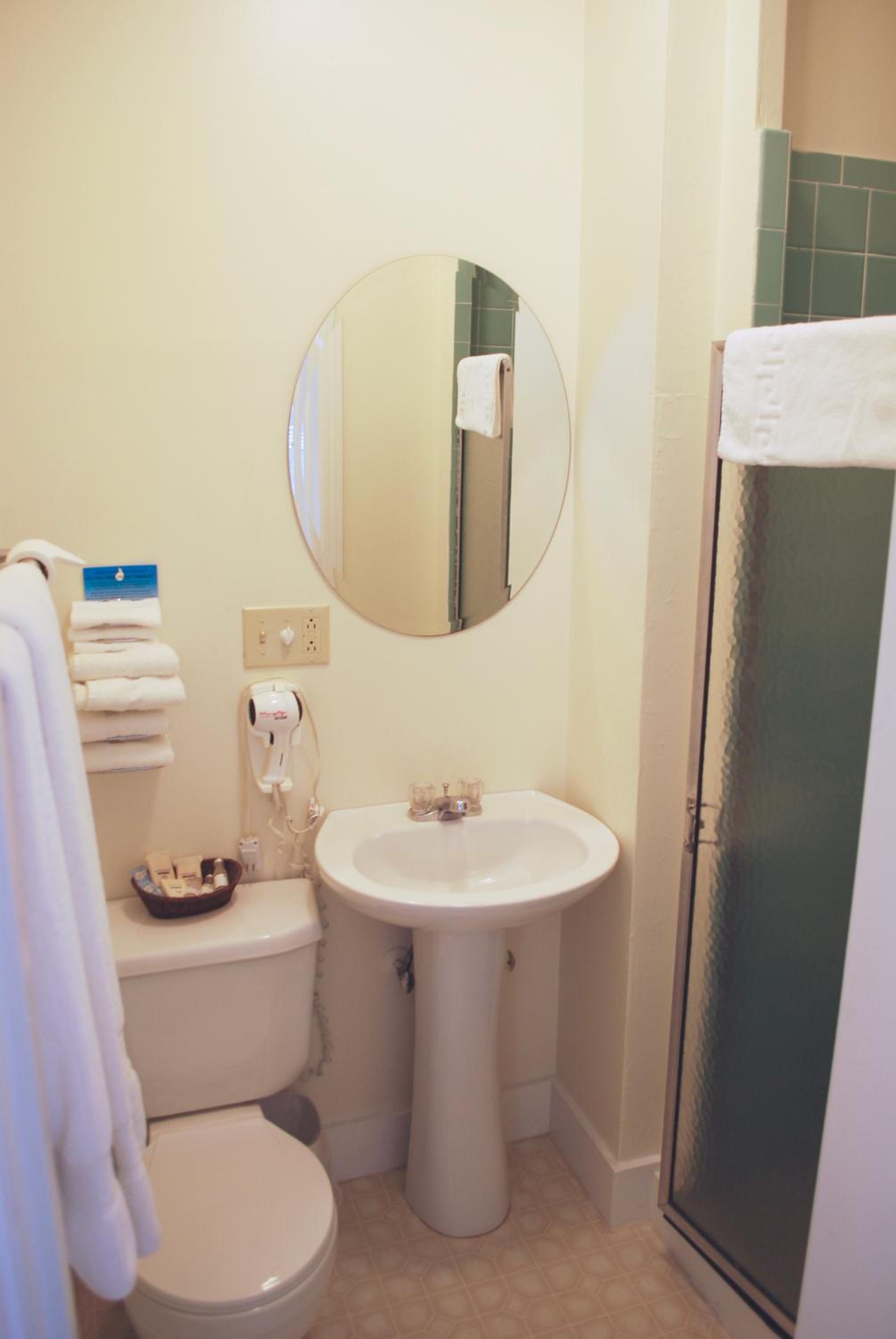 Queen Room - Photo 5