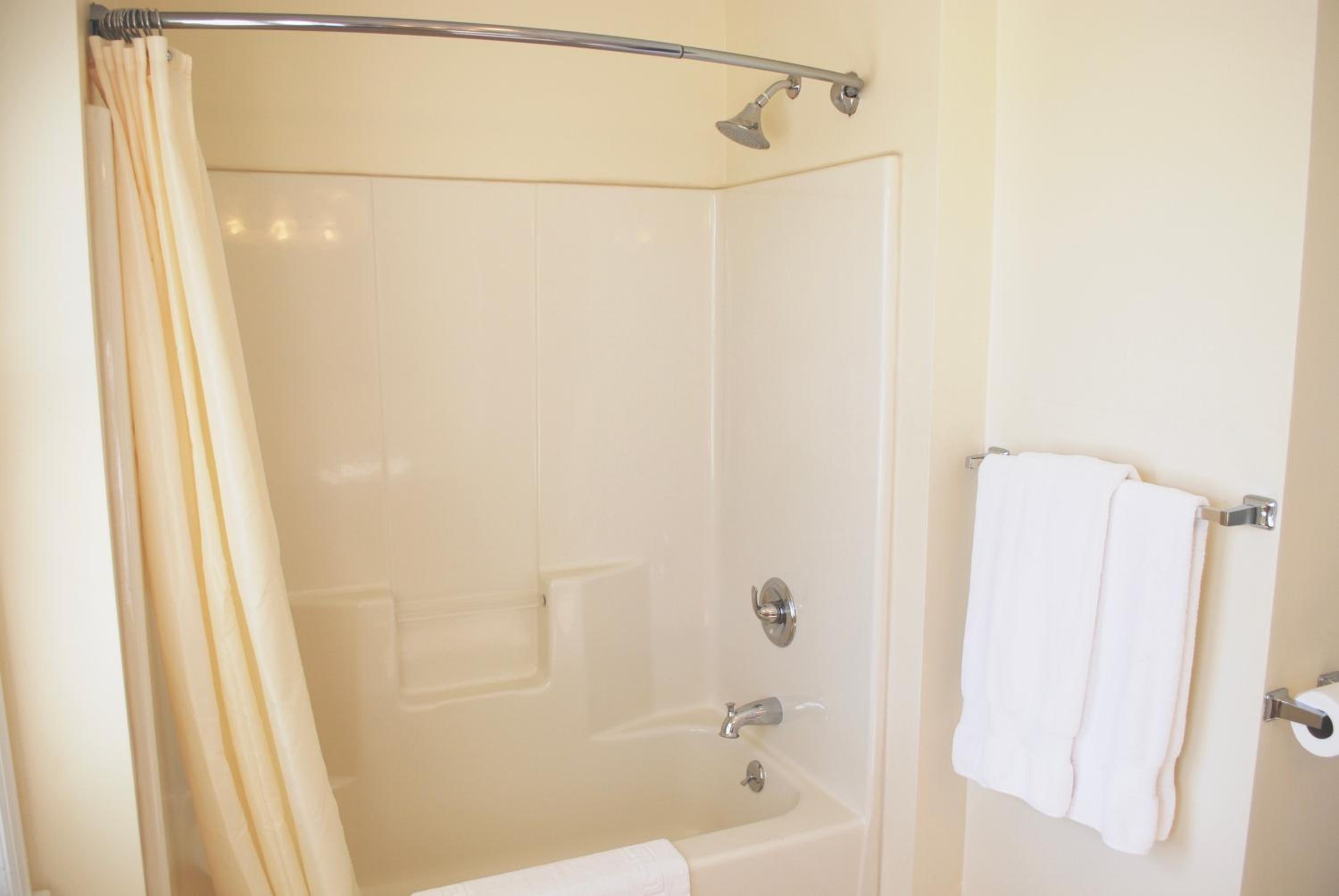 Deluxe King Room - Photo 7