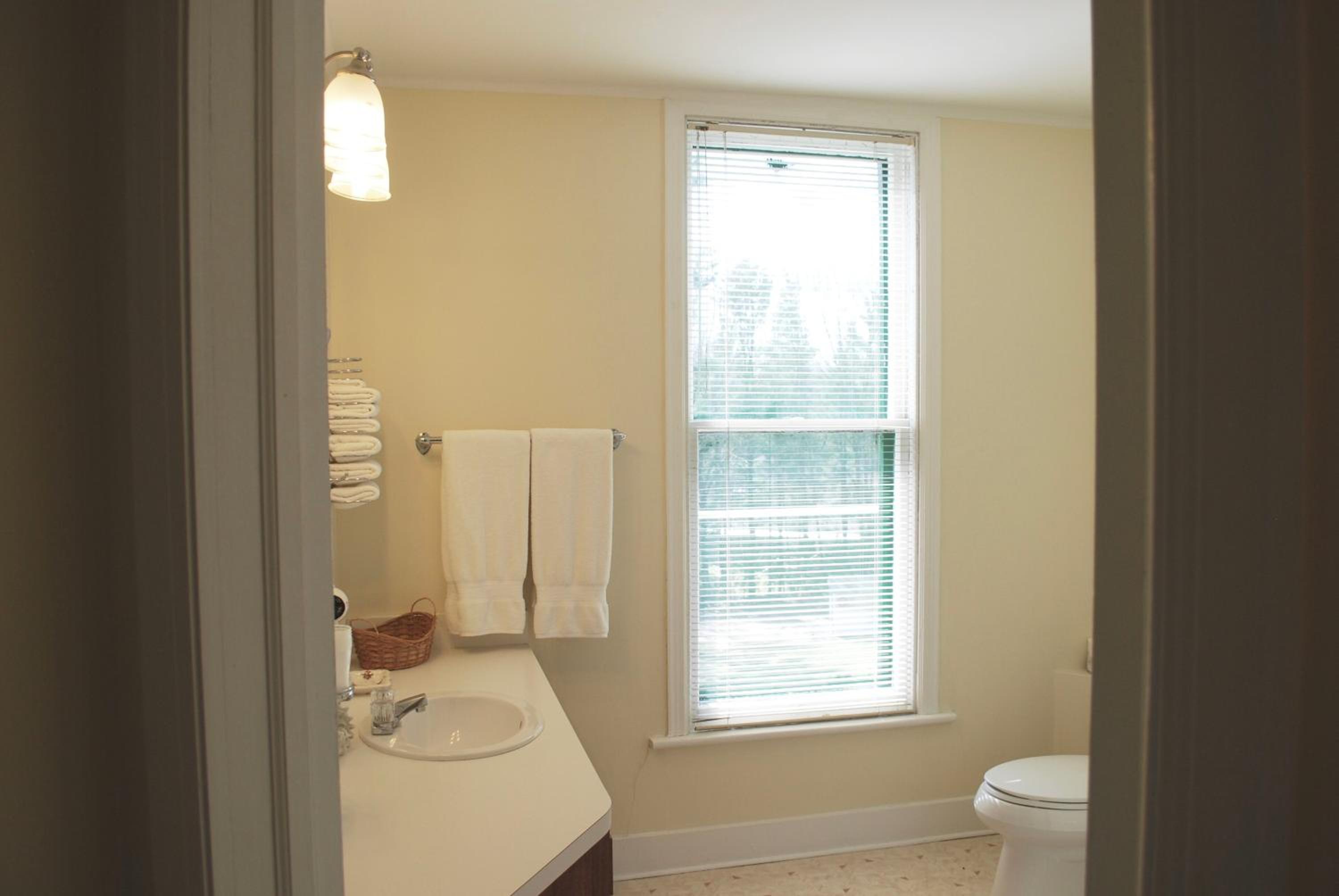 Deluxe Quadruple Room - Photo 8
