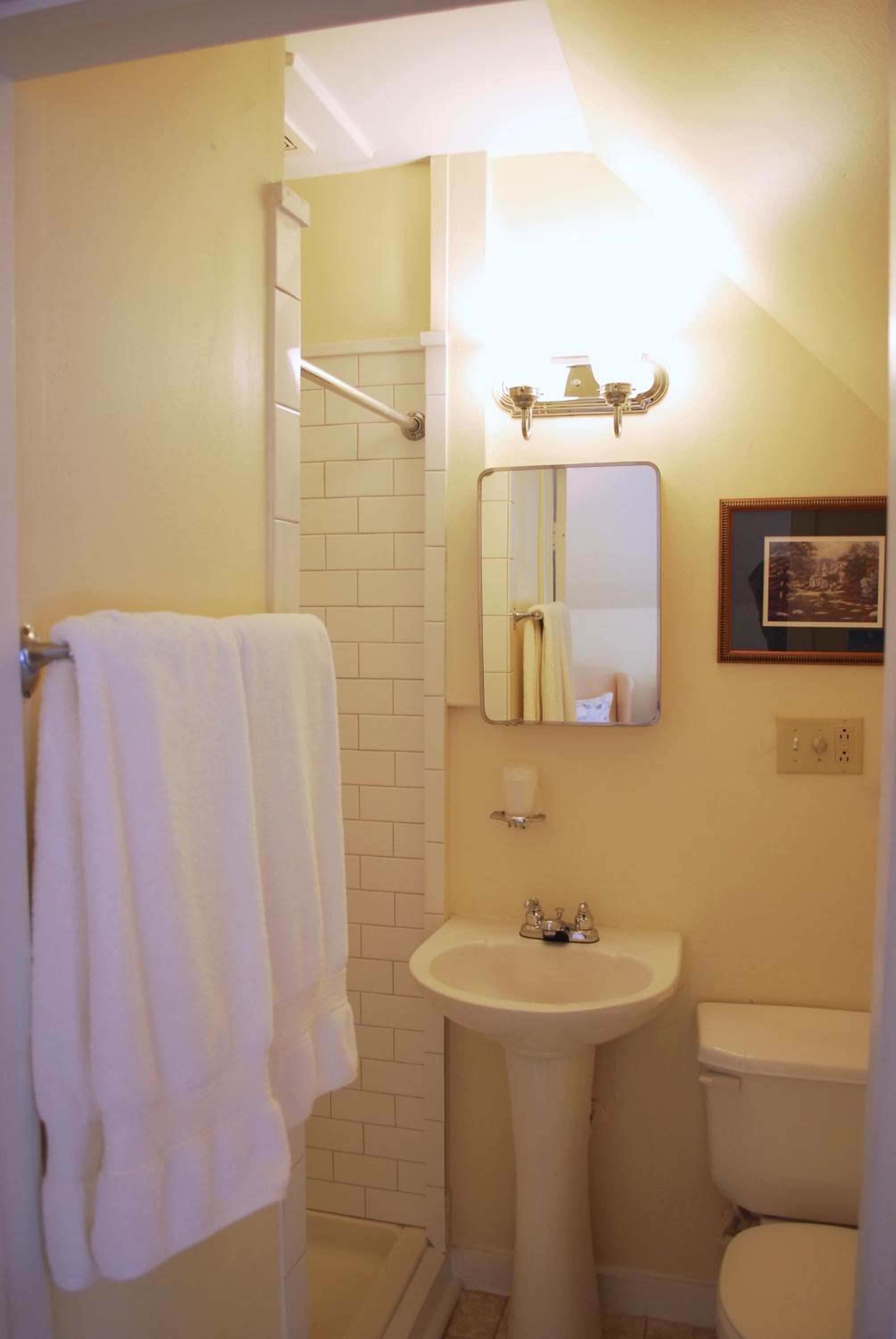 Superior Suite - Photo 9