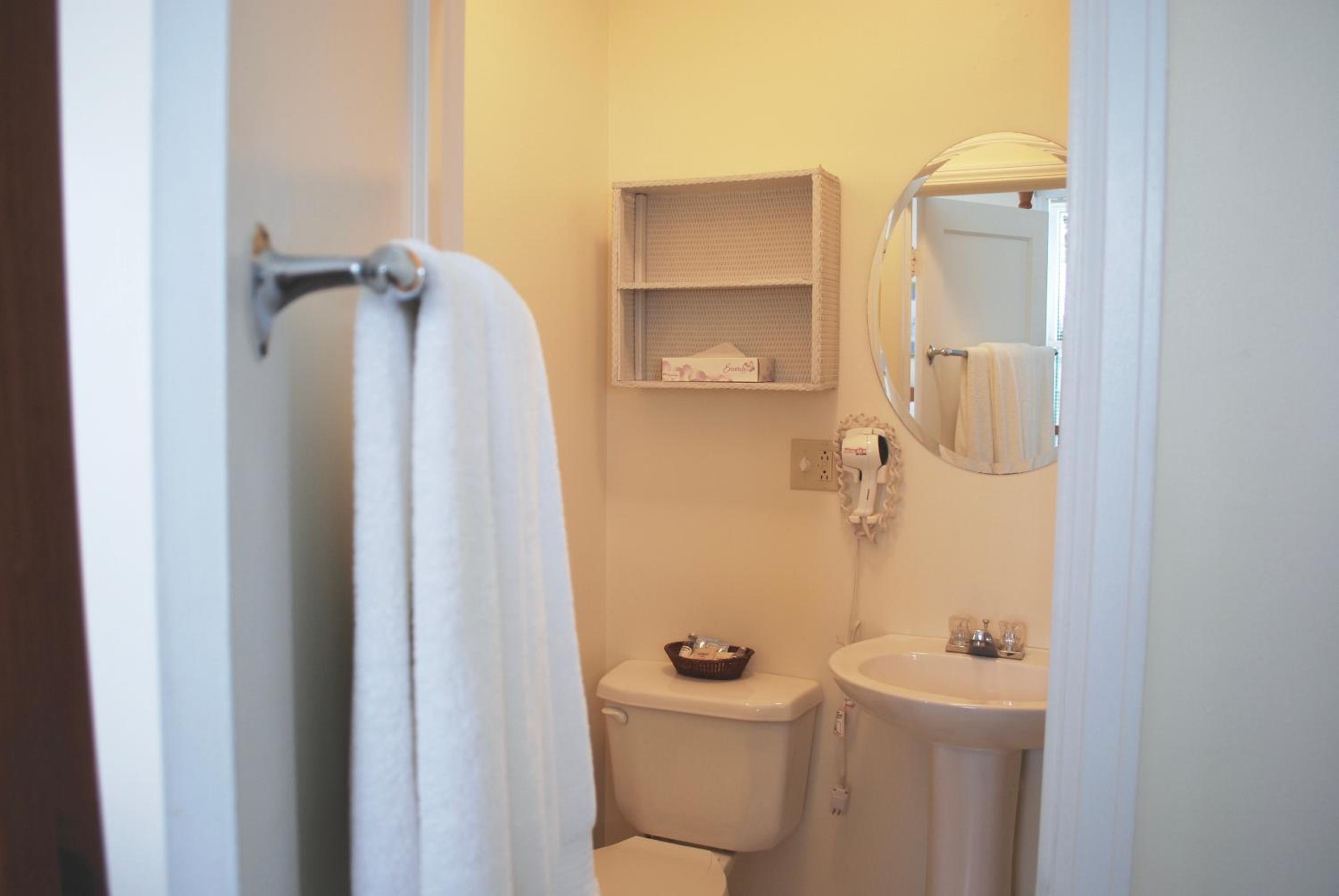 Standard Suite - Photo 3