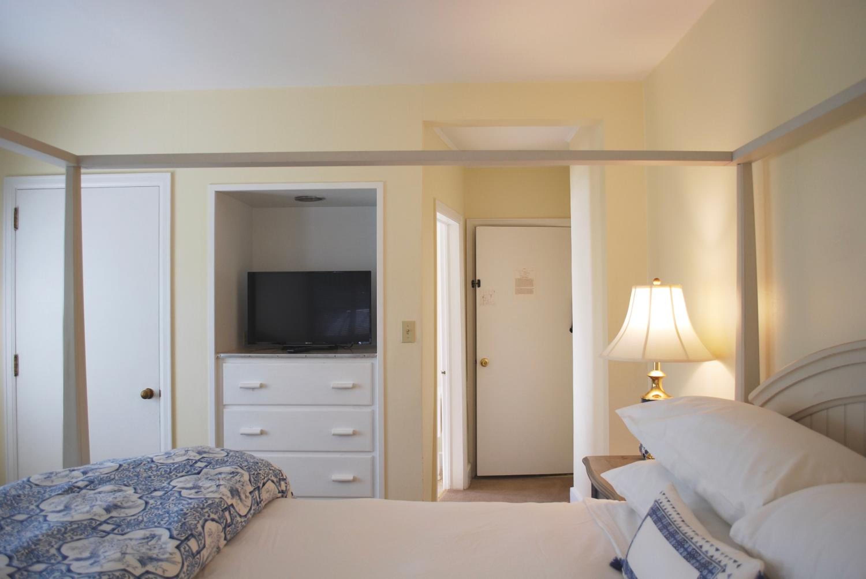Deluxe King Room - Photo 3