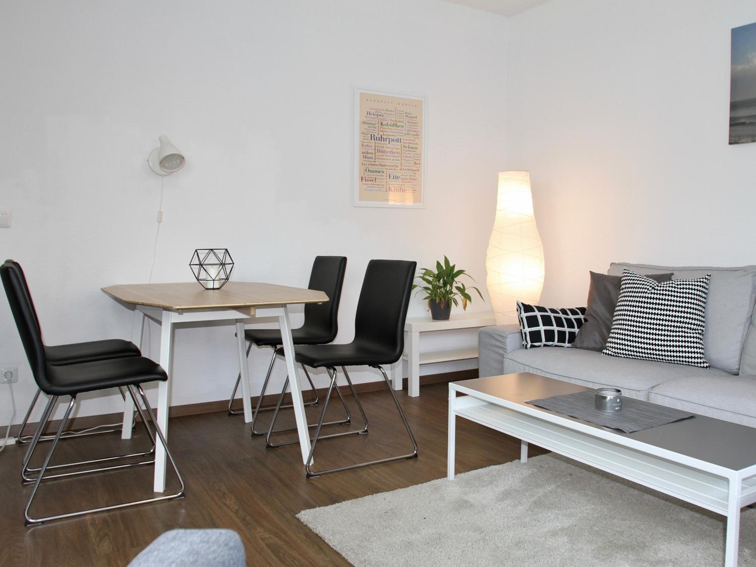 Two-Bedroom Apartment with Balcony - Photo 9