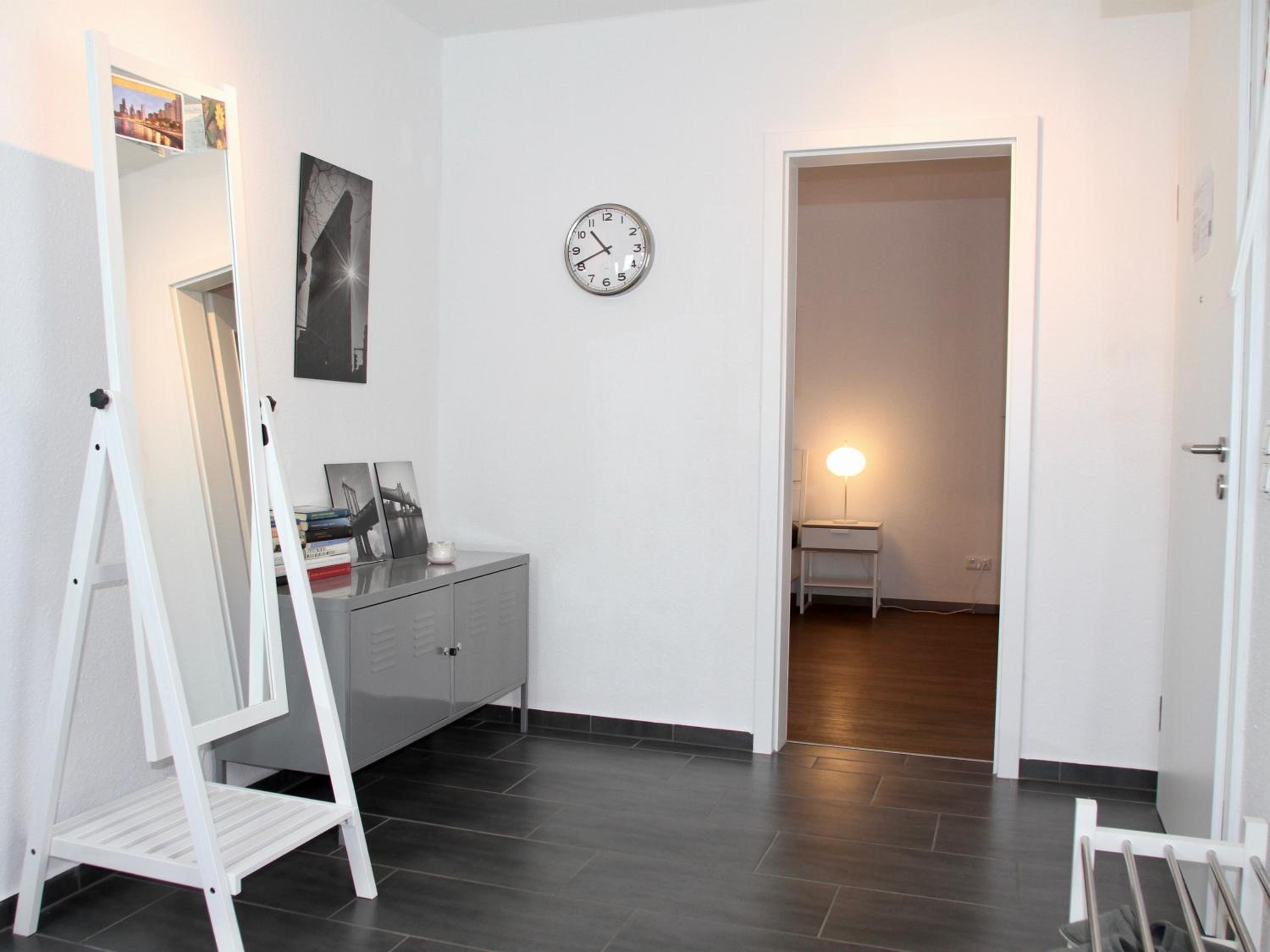 Two-Bedroom Apartment with Balcony - Photo 5
