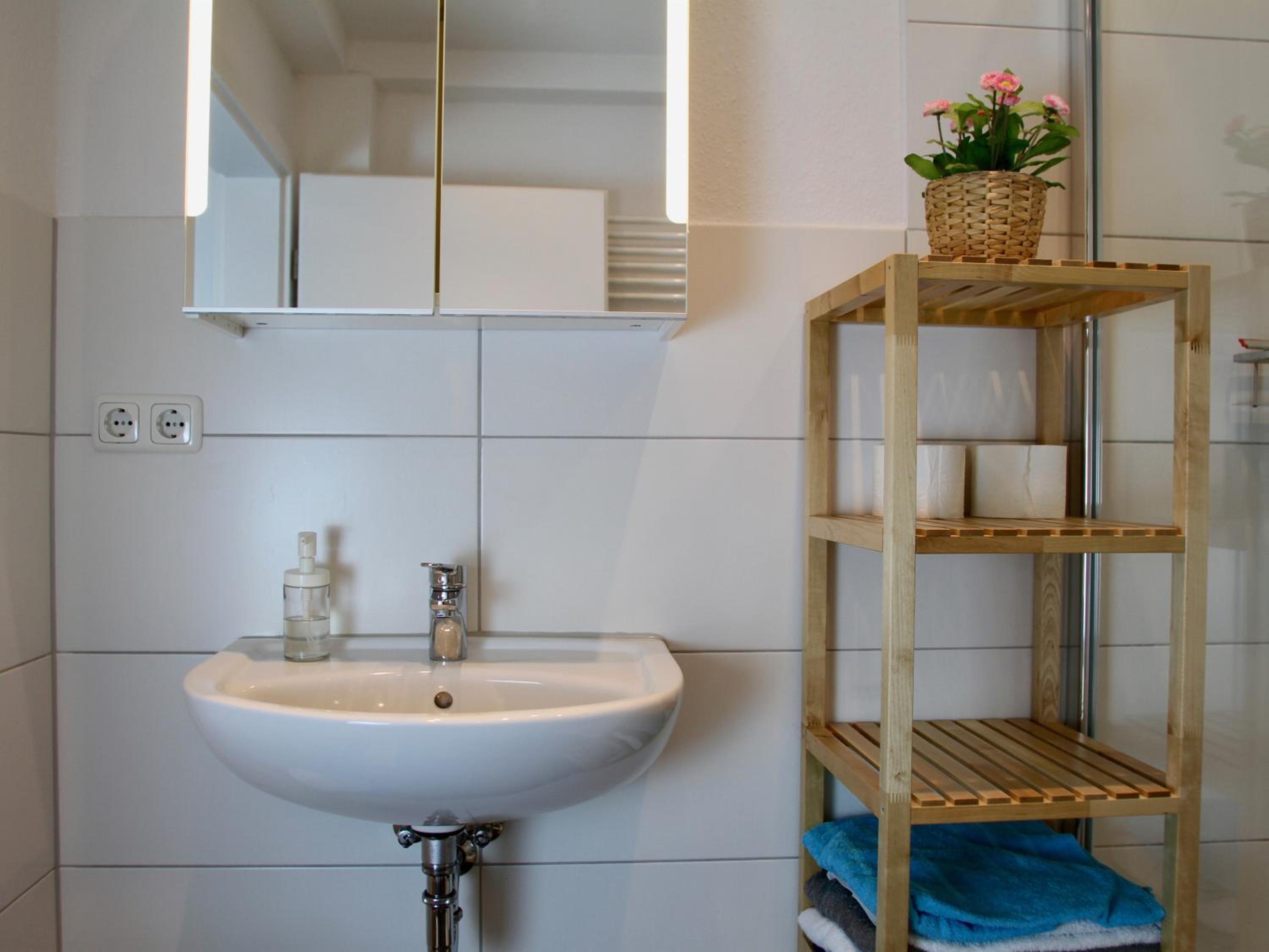 Two-Bedroom Apartment with Balcony - Photo 4