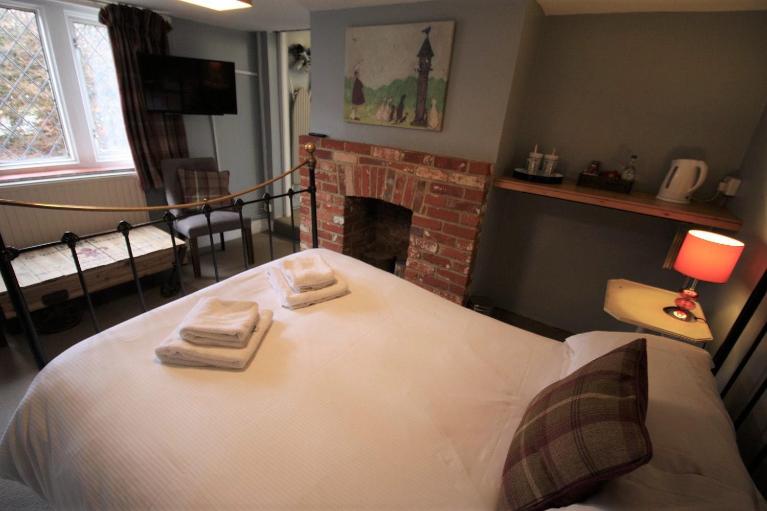 Standard Double Room - Photo 15