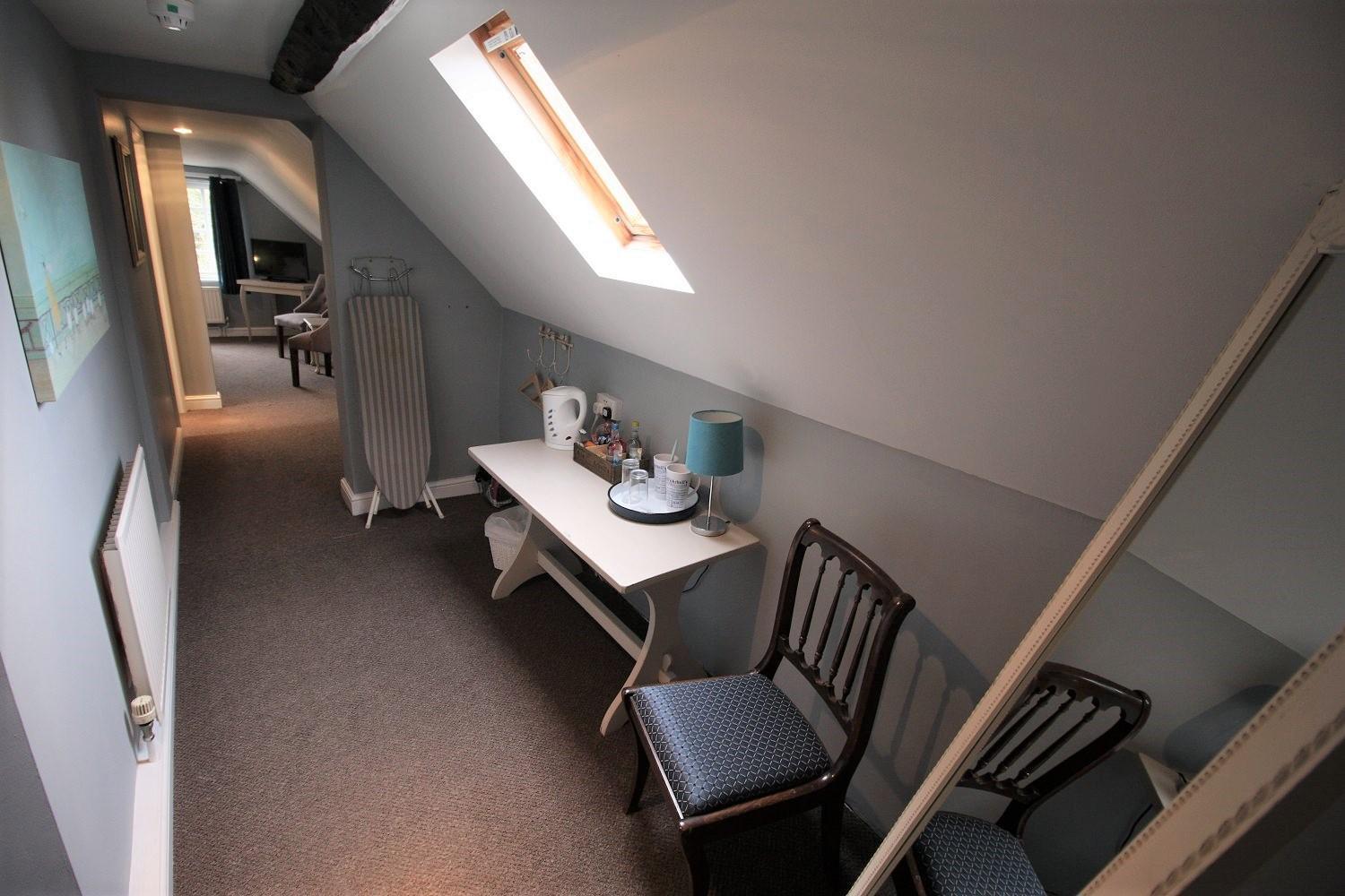 Standard Double Room - Photo 9