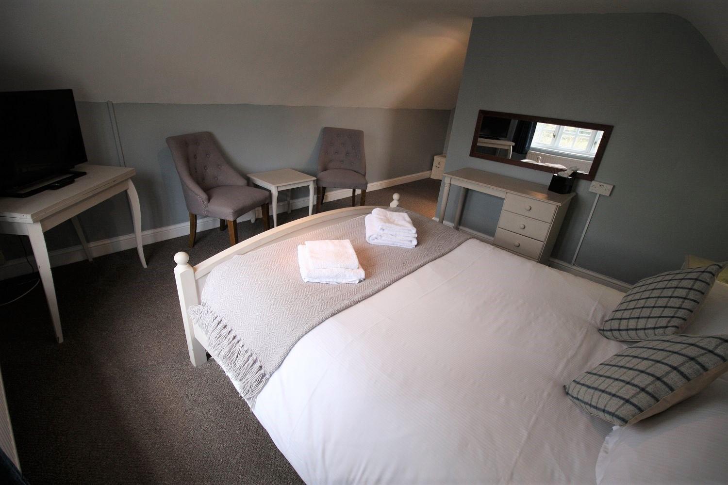 Standard Double Room - Photo 8
