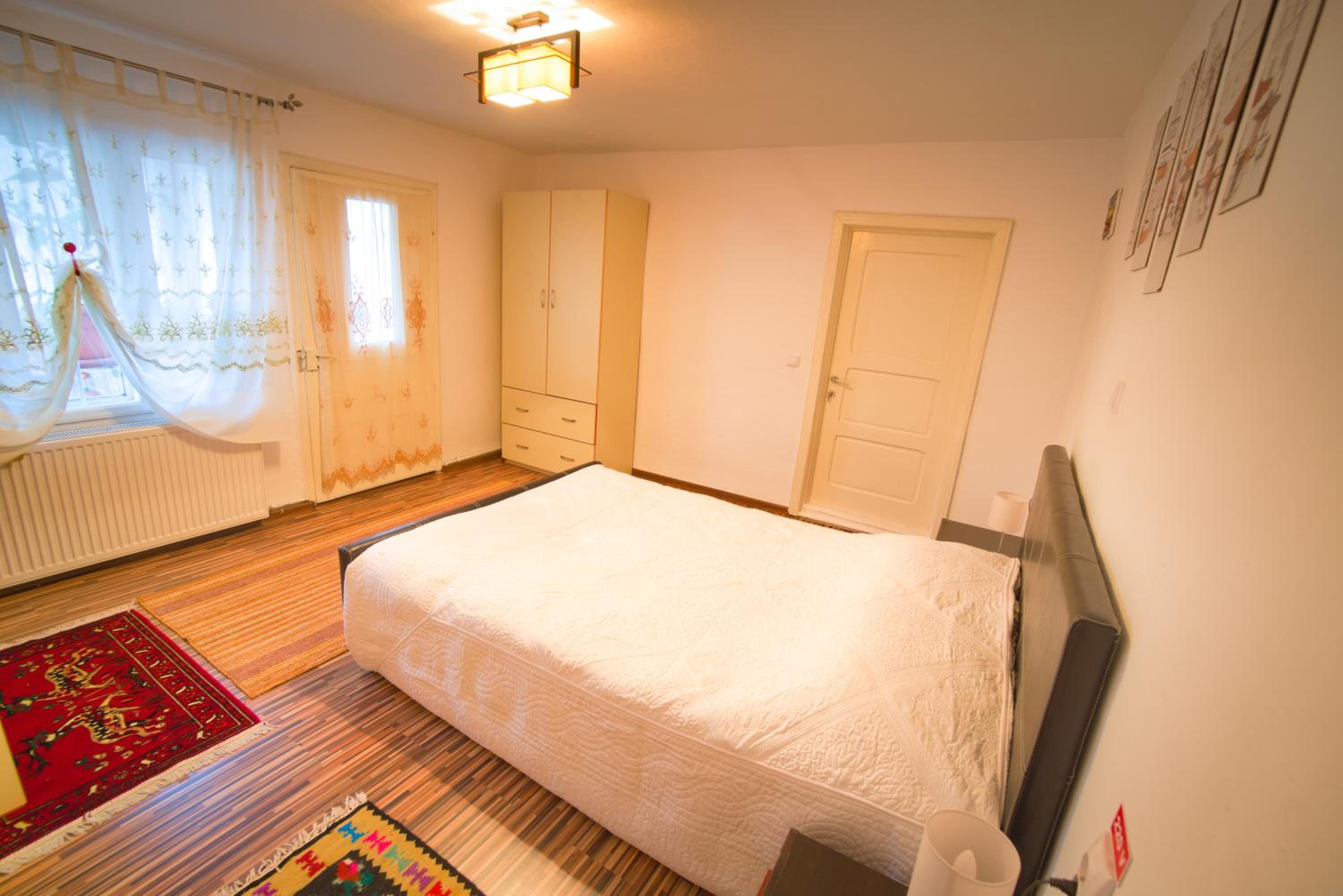 Apartment With Shared Bathroom photo 1