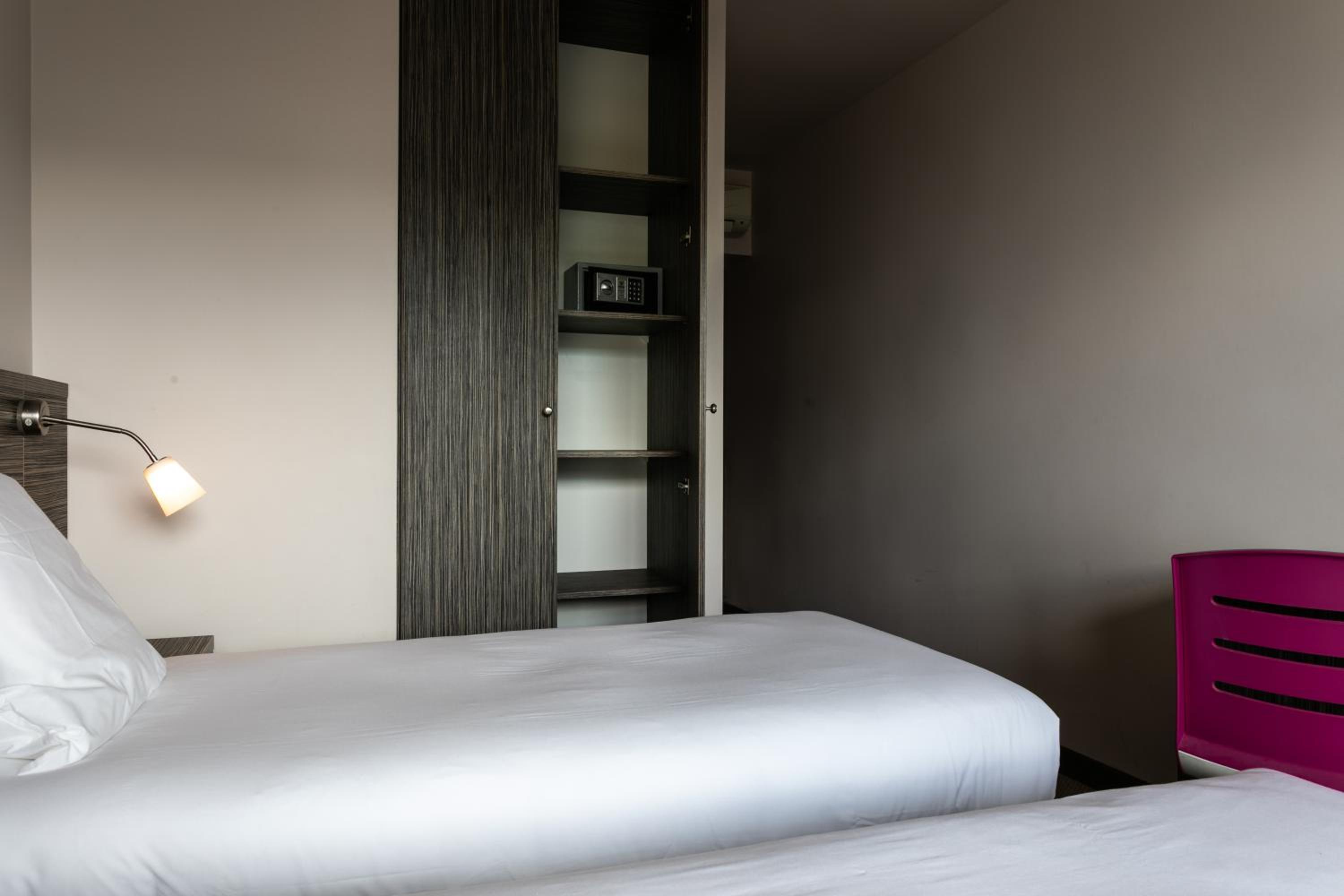 Twin Room  - Photo 1