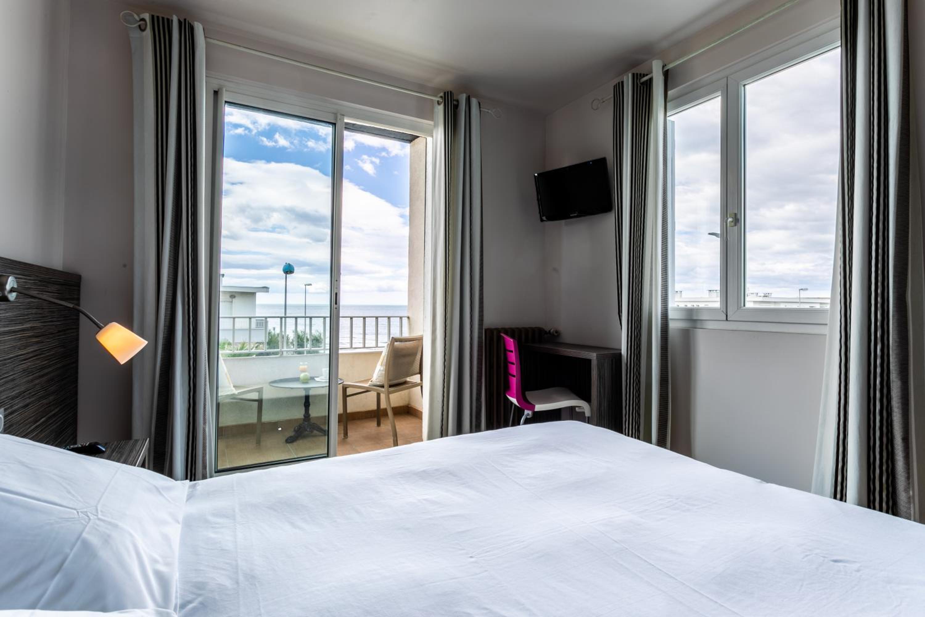 Double Room with Balcony - Photo 1