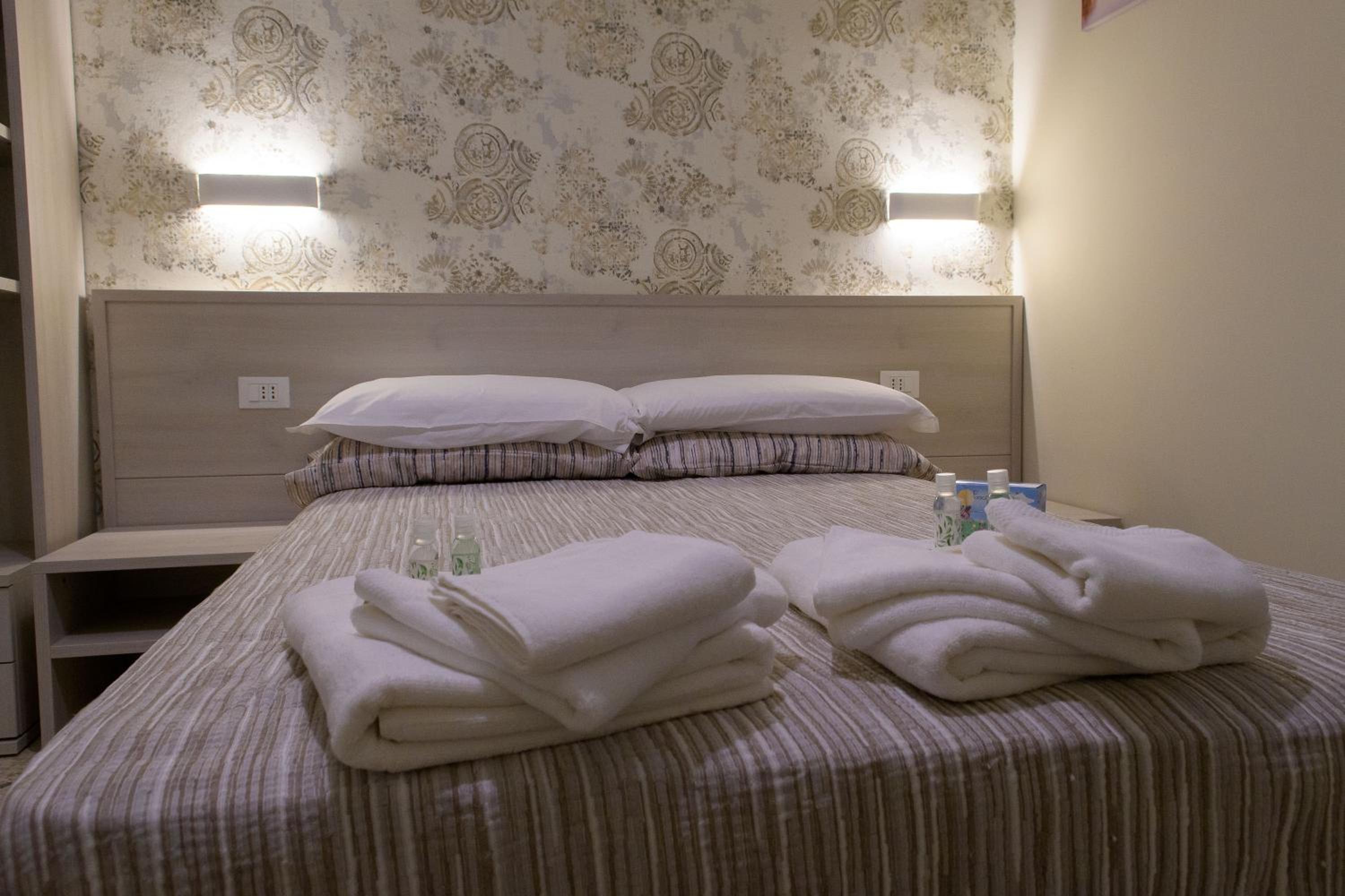 Double Room with Private Bathroom photo 1
