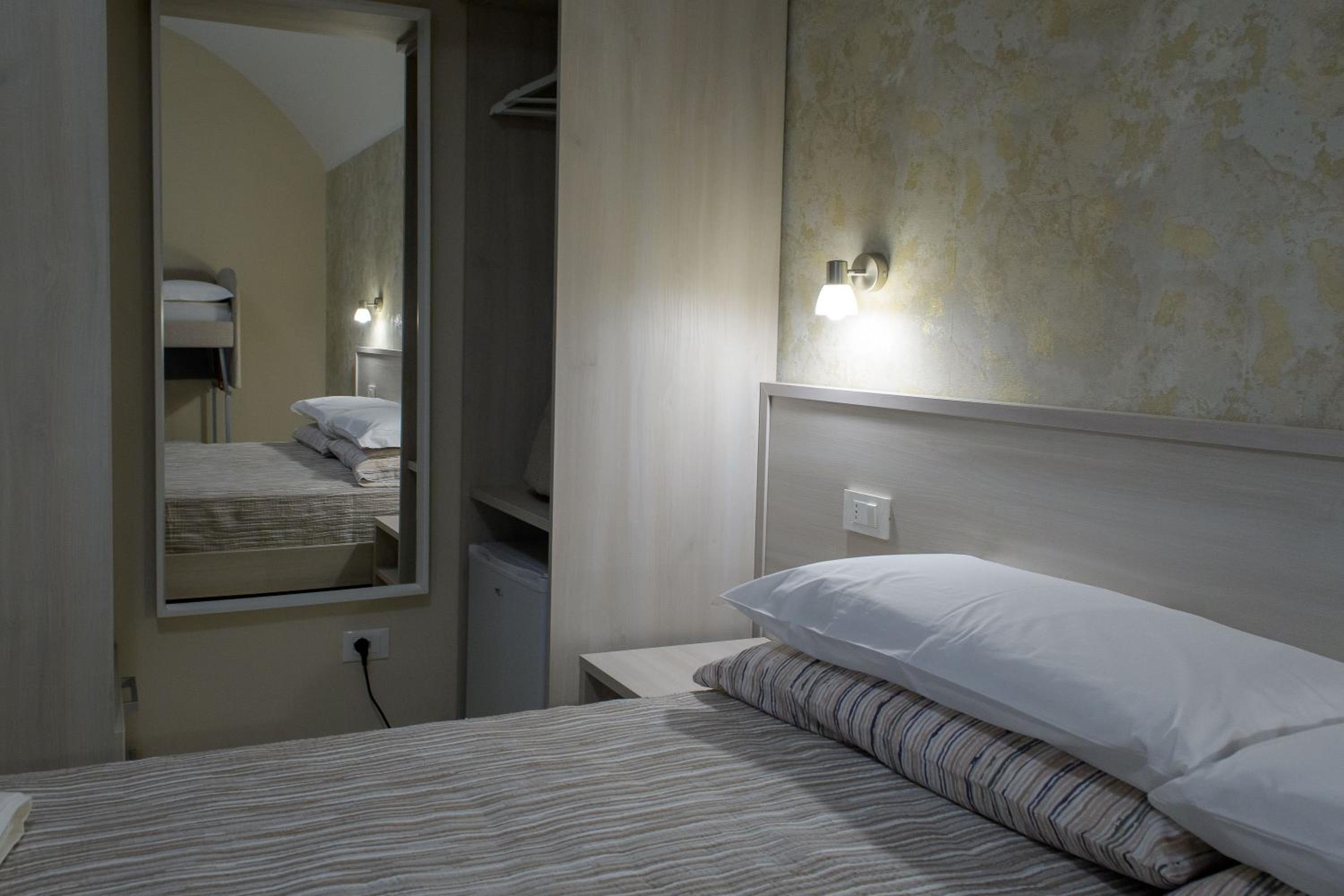 Quadruple Room with Private Bathroom photo 2