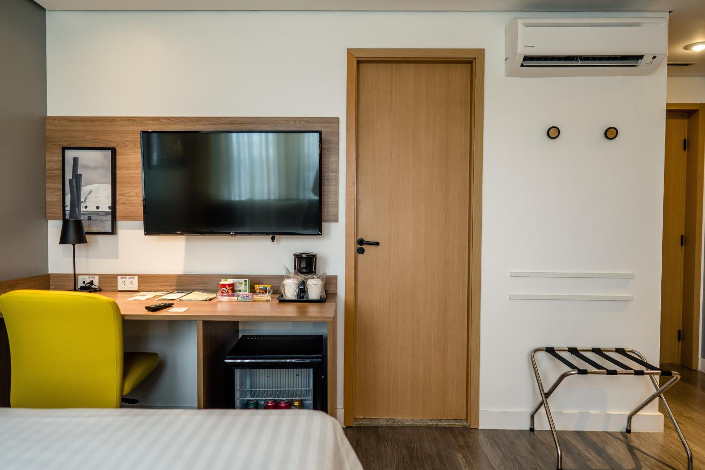Standard Double Room with Two Double Beds - Photo 5