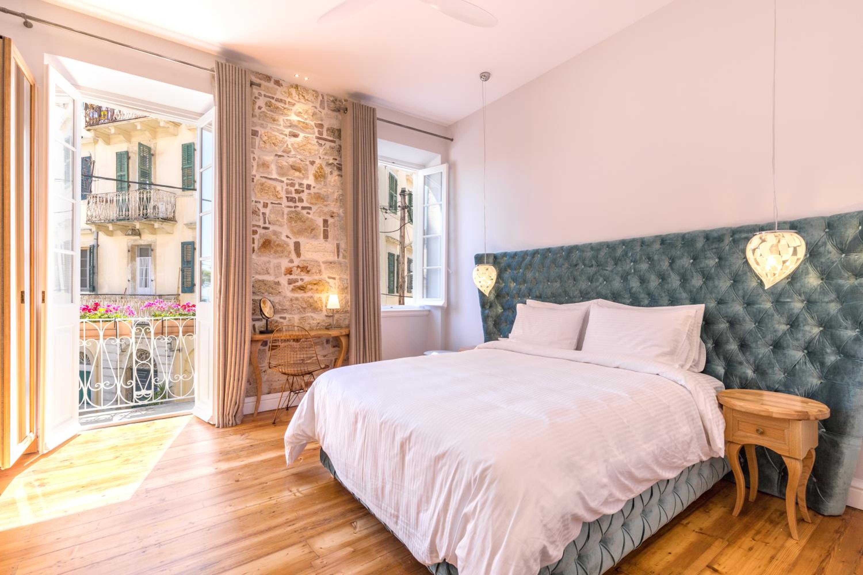 Deluxe Double Room with Balcony and Sea View