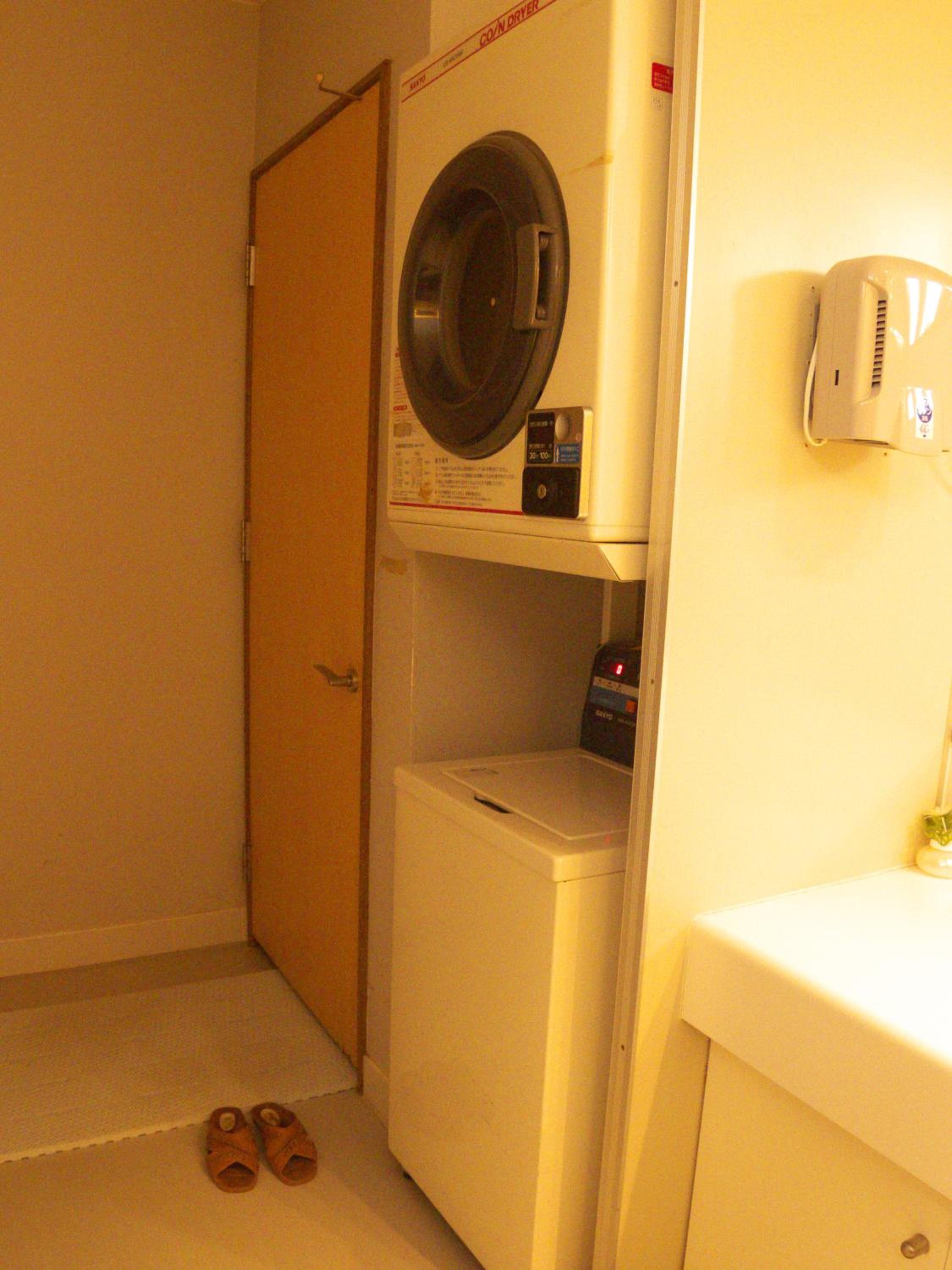 Twin Room with Loft and Shared Bathroom photo 2
