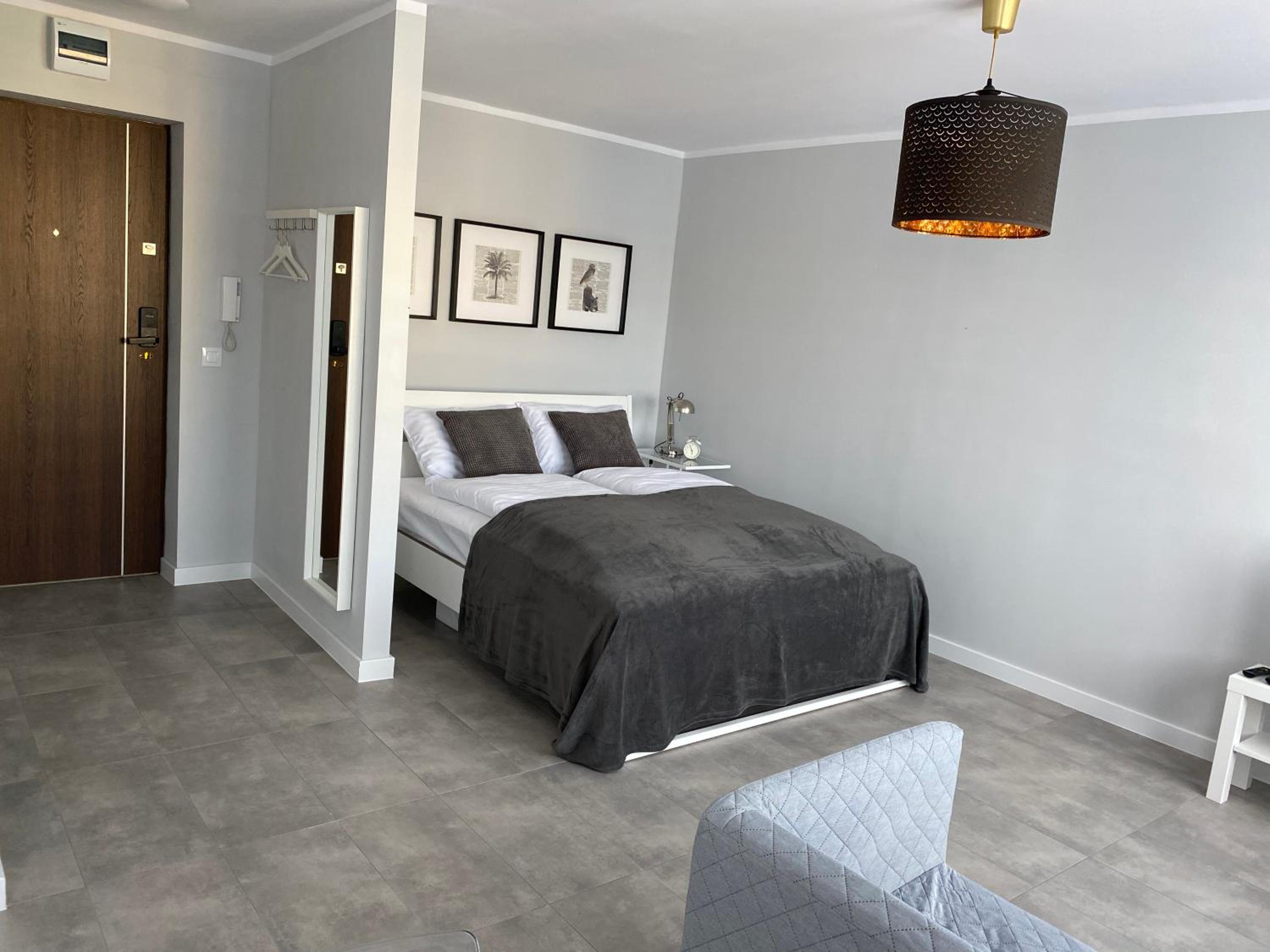 One-Bedroom Apartment - Photo 6