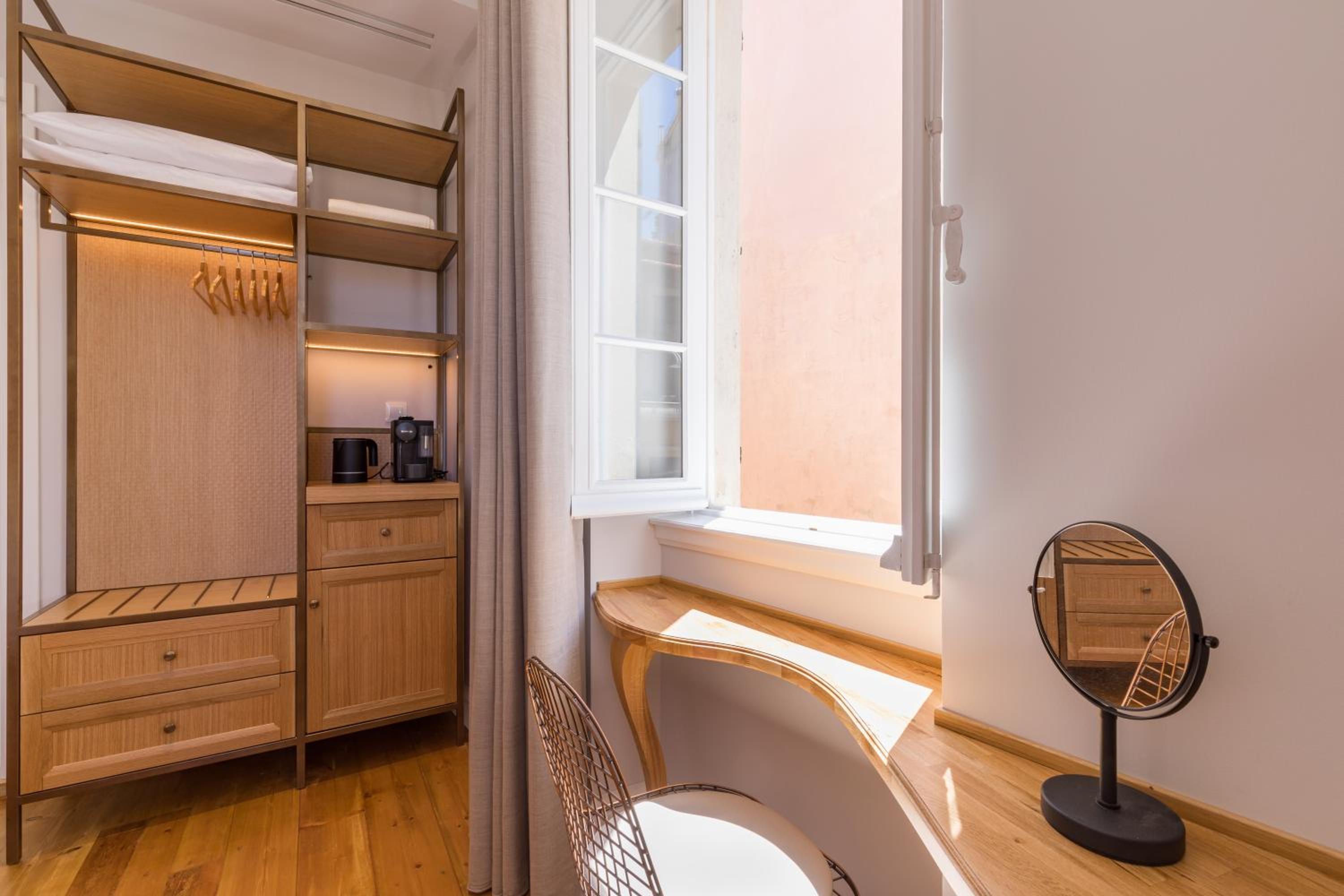 Deluxe Double Room with Garden View - Photo 3