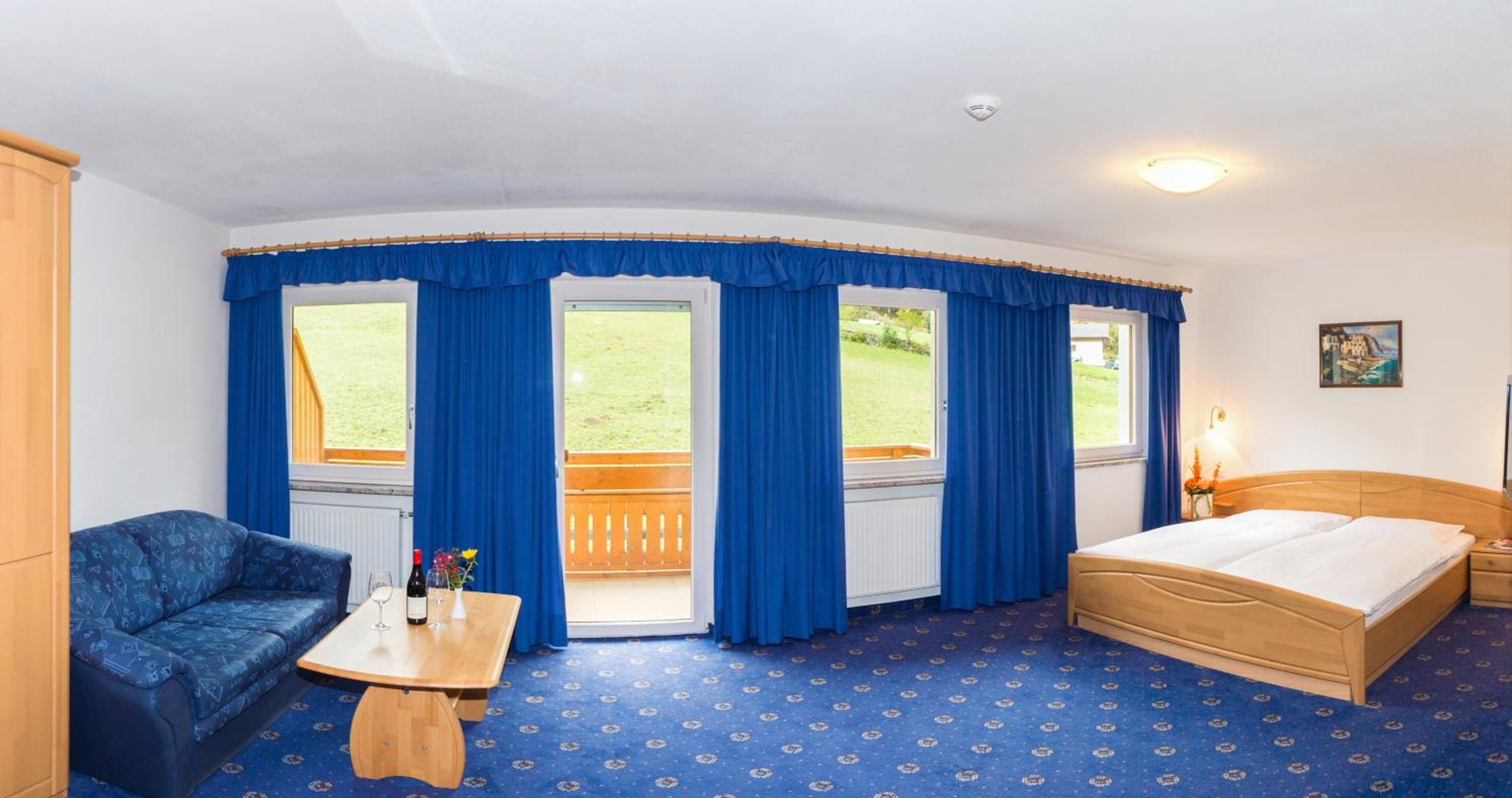 Family Room with Balcony and Mountain View  photo 1