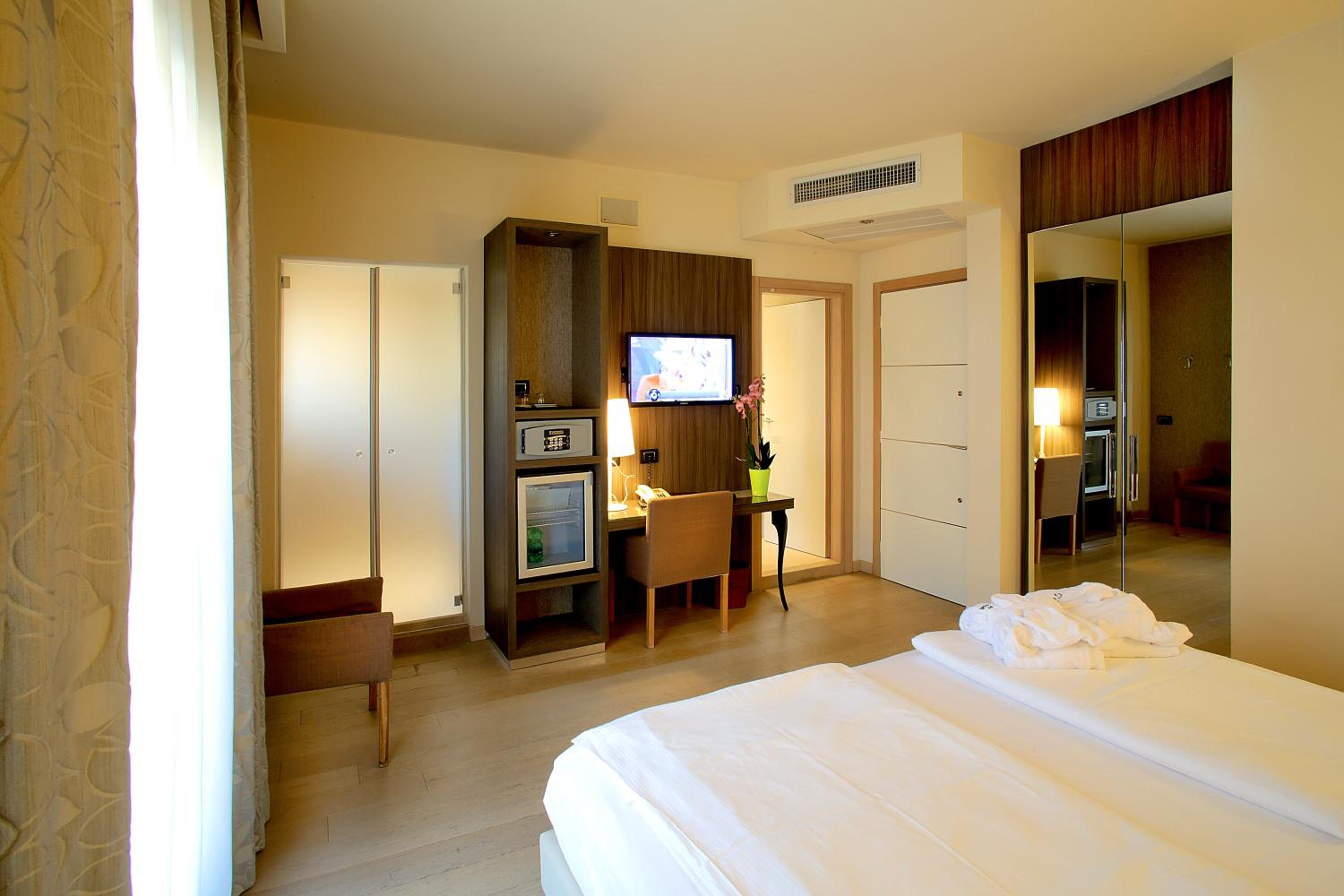 Double or Twin Room with Balcony photo 3