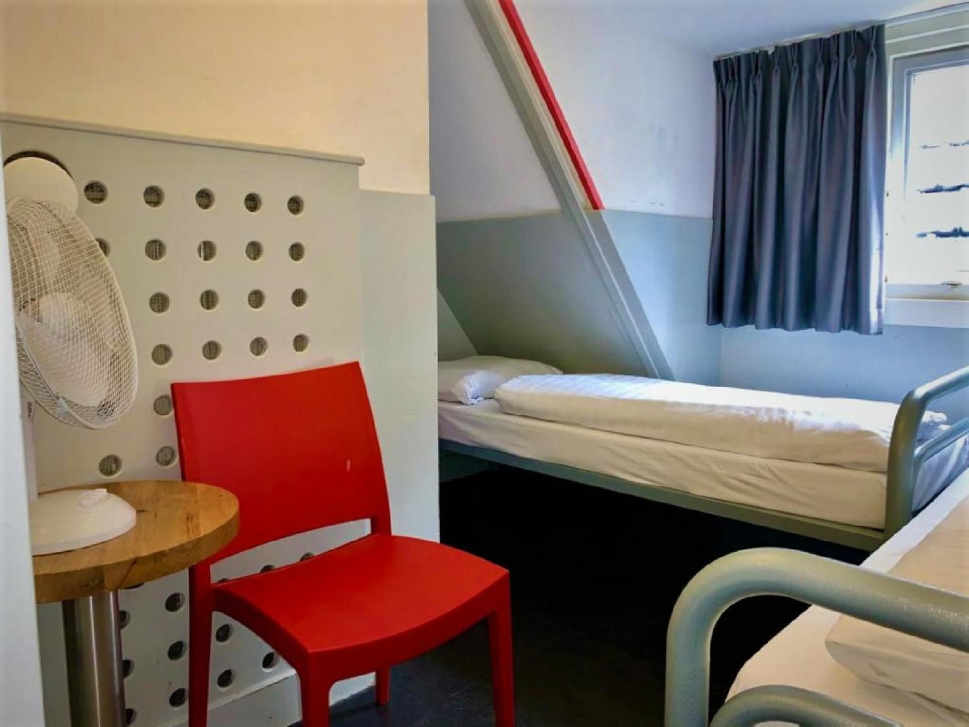 Standard Twin Bunk with Shared Bathroom photo 1