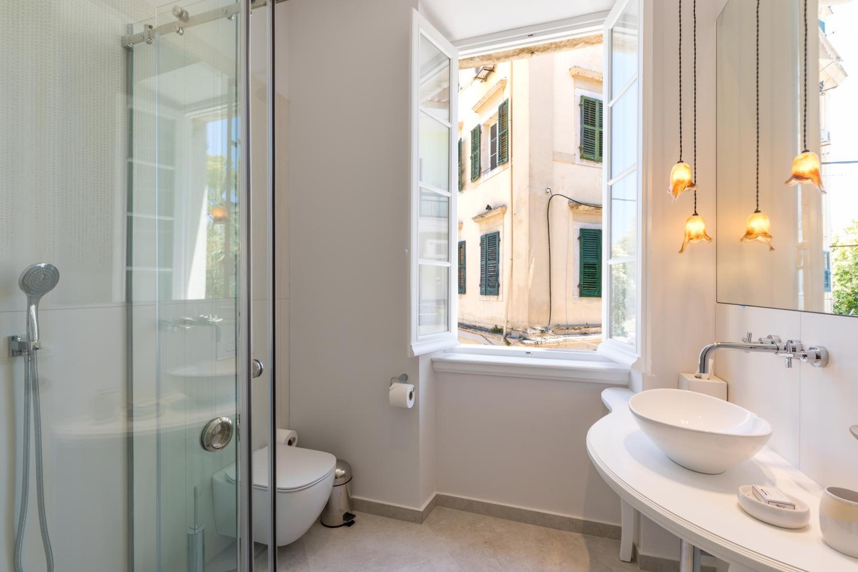 Deluxe Double Room with Side Sea View - Photo 6