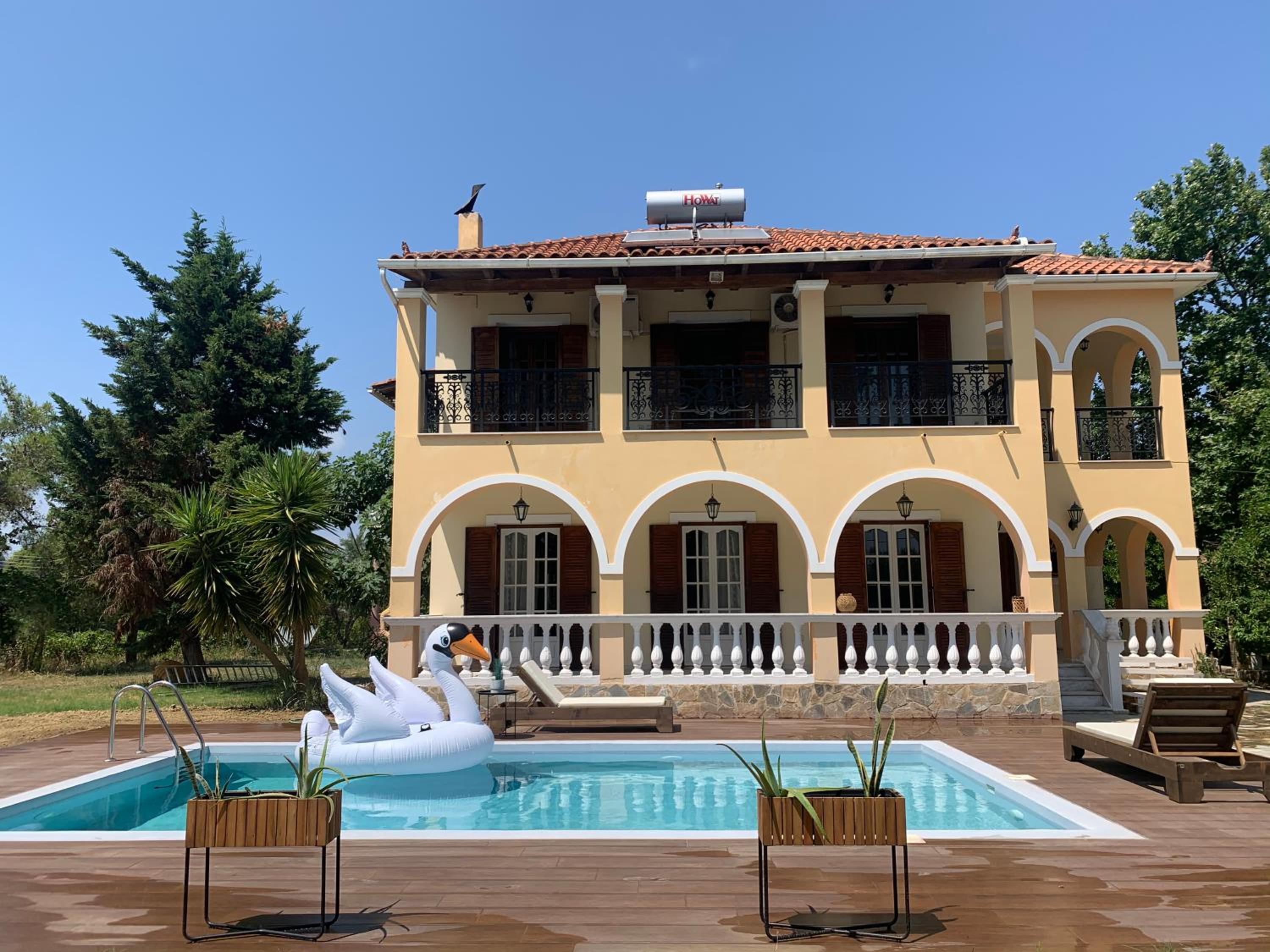 Villa - Photo 2