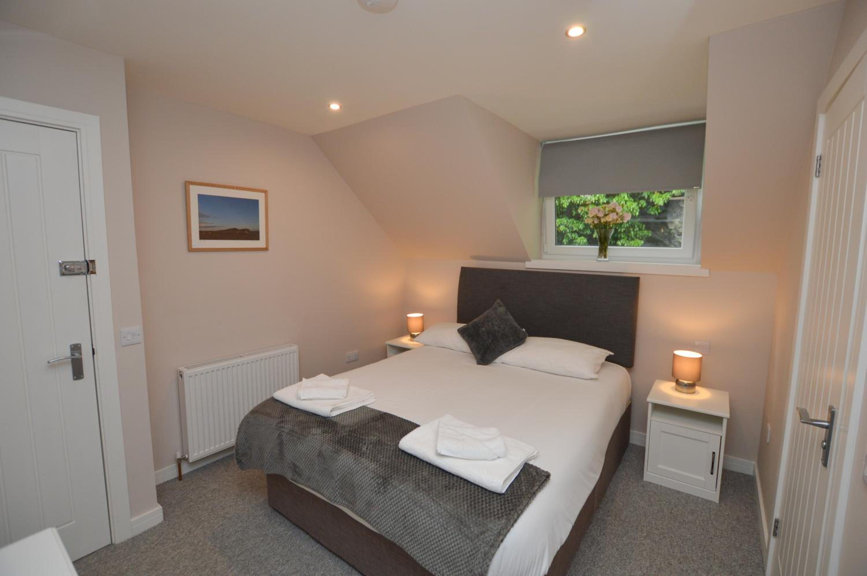 Deluxe King Room - Photo 2