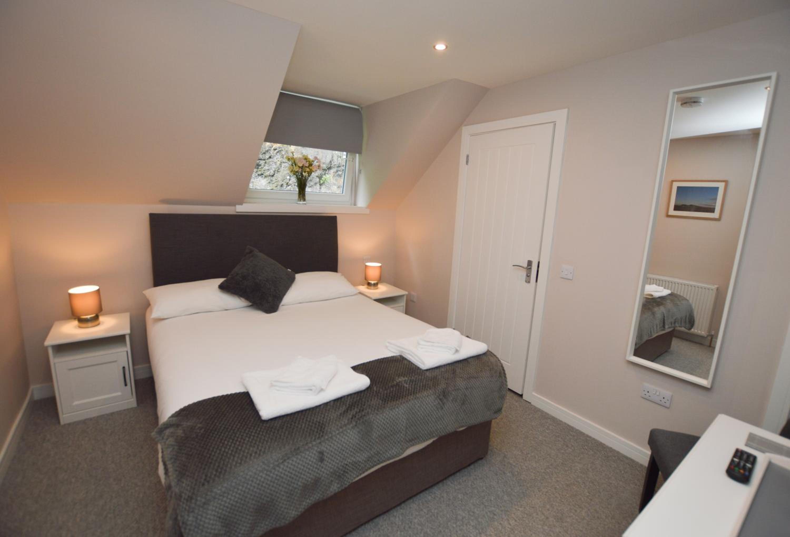 Deluxe King Room - Photo 3