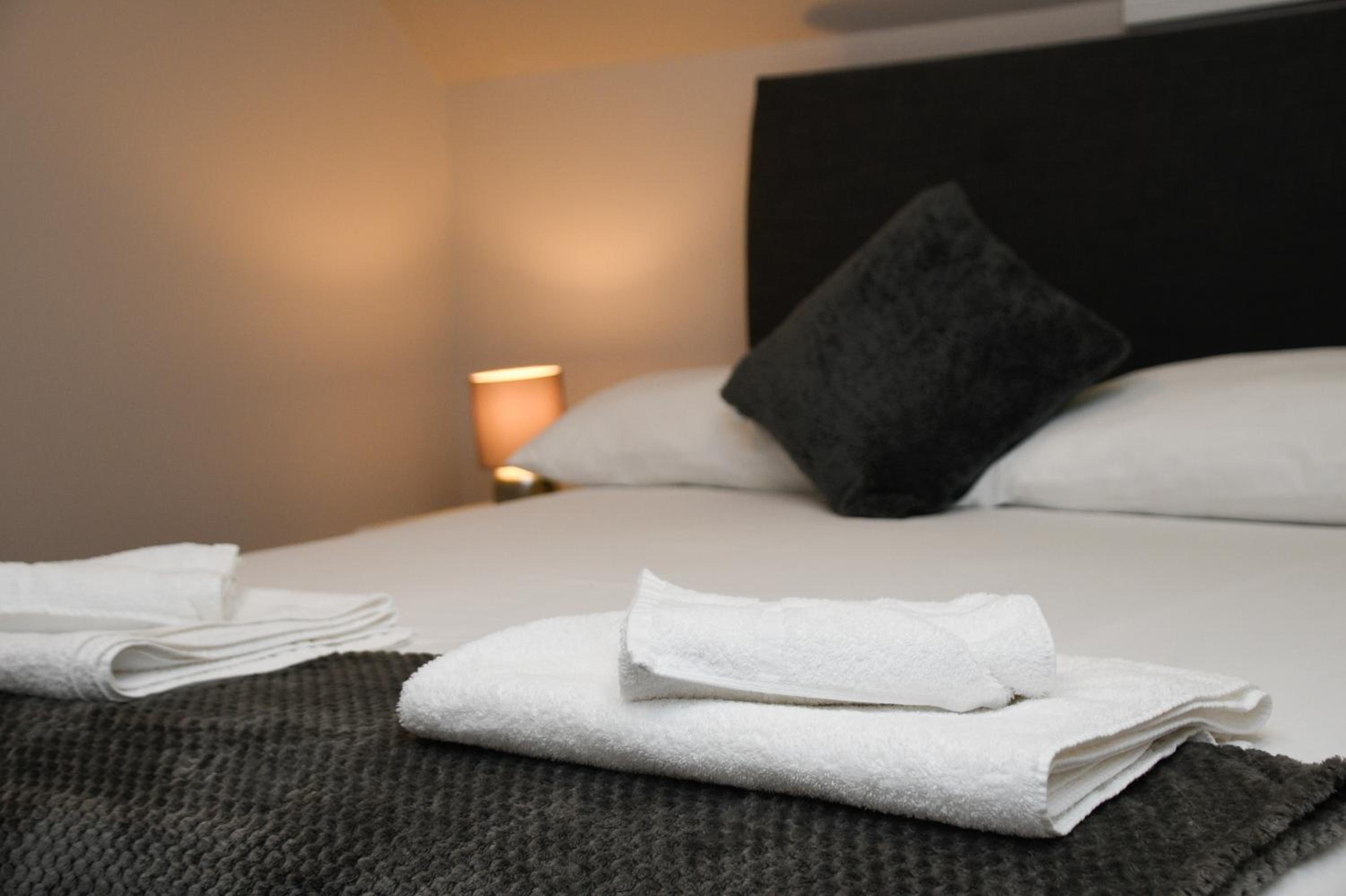 Deluxe King Room - Photo 6